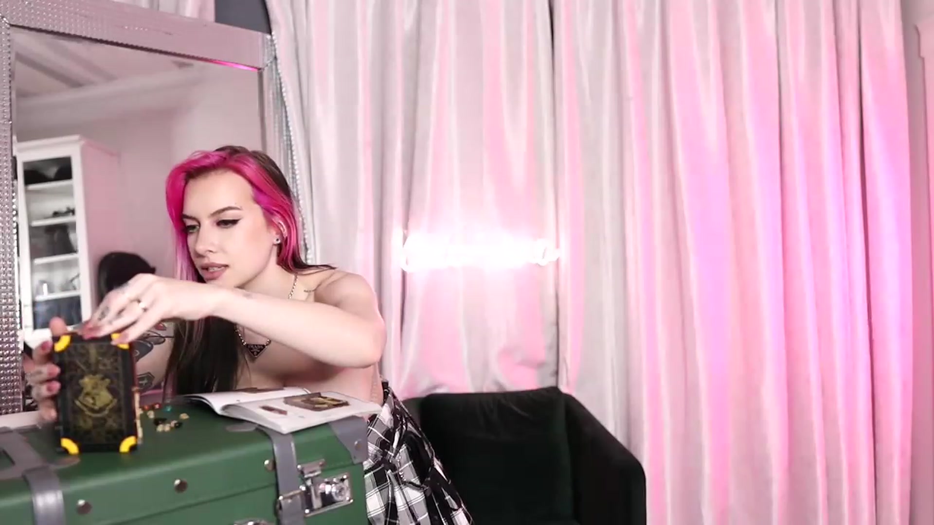 Gallery image thumbnail from Cubbixoxo's myfreecams stream on, 01/23/2023, 06:23 image 7 of 20
