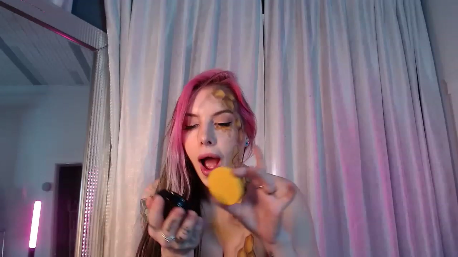 Gallery image thumbnail from Cubbixoxo's myfreecams stream on, 01/29/2023, 07:39 image 16 of 20
