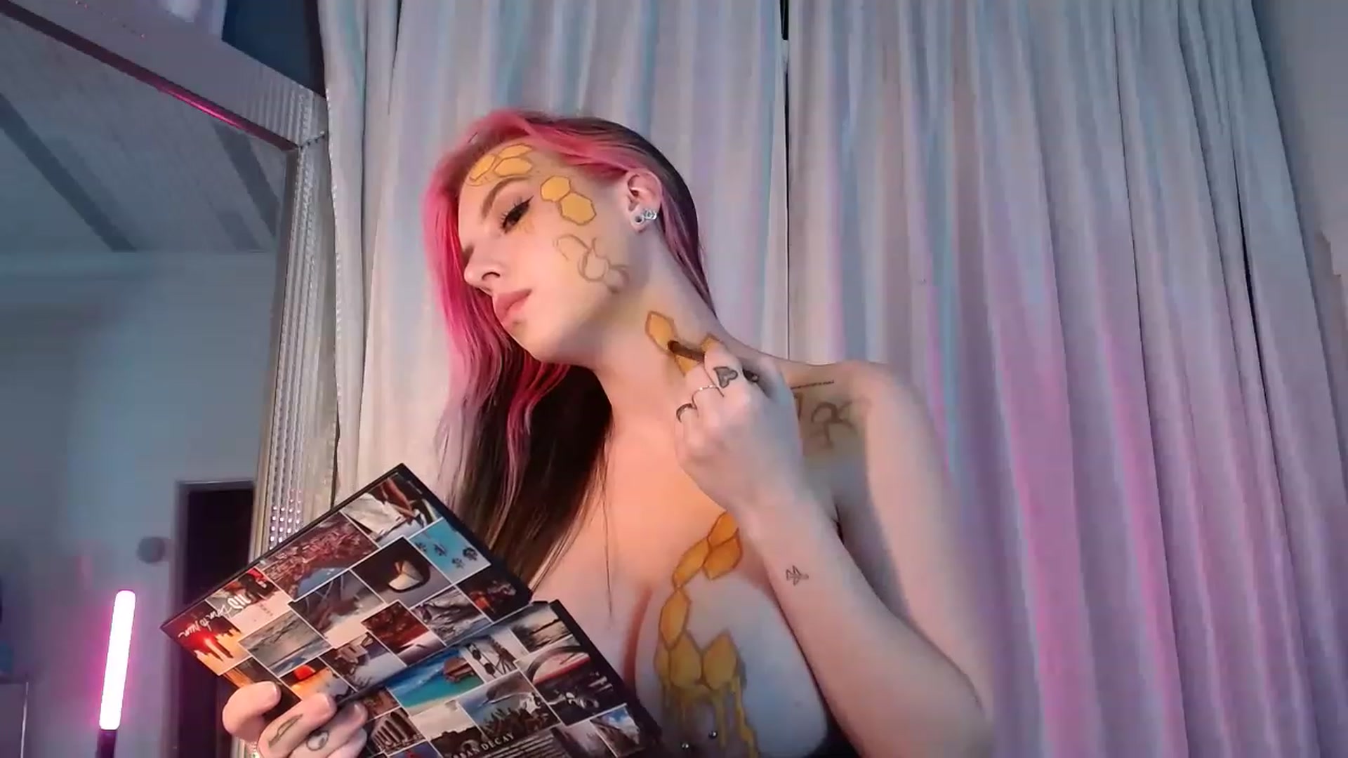 Gallery image thumbnail from Cubbixoxo's myfreecams stream on, 01/29/2023, 07:39 image 11 of 20