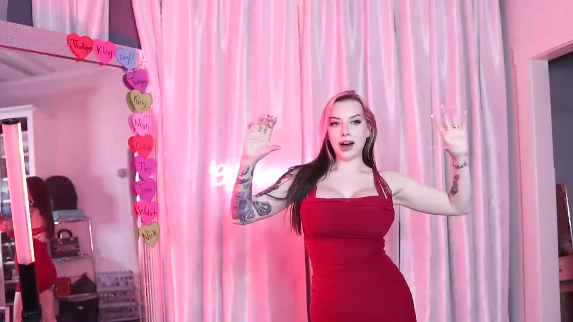 Gallery image thumbnail from Cubbixoxo's myfreecams stream on, 02/12/2023, 06:06 image 9 of 20