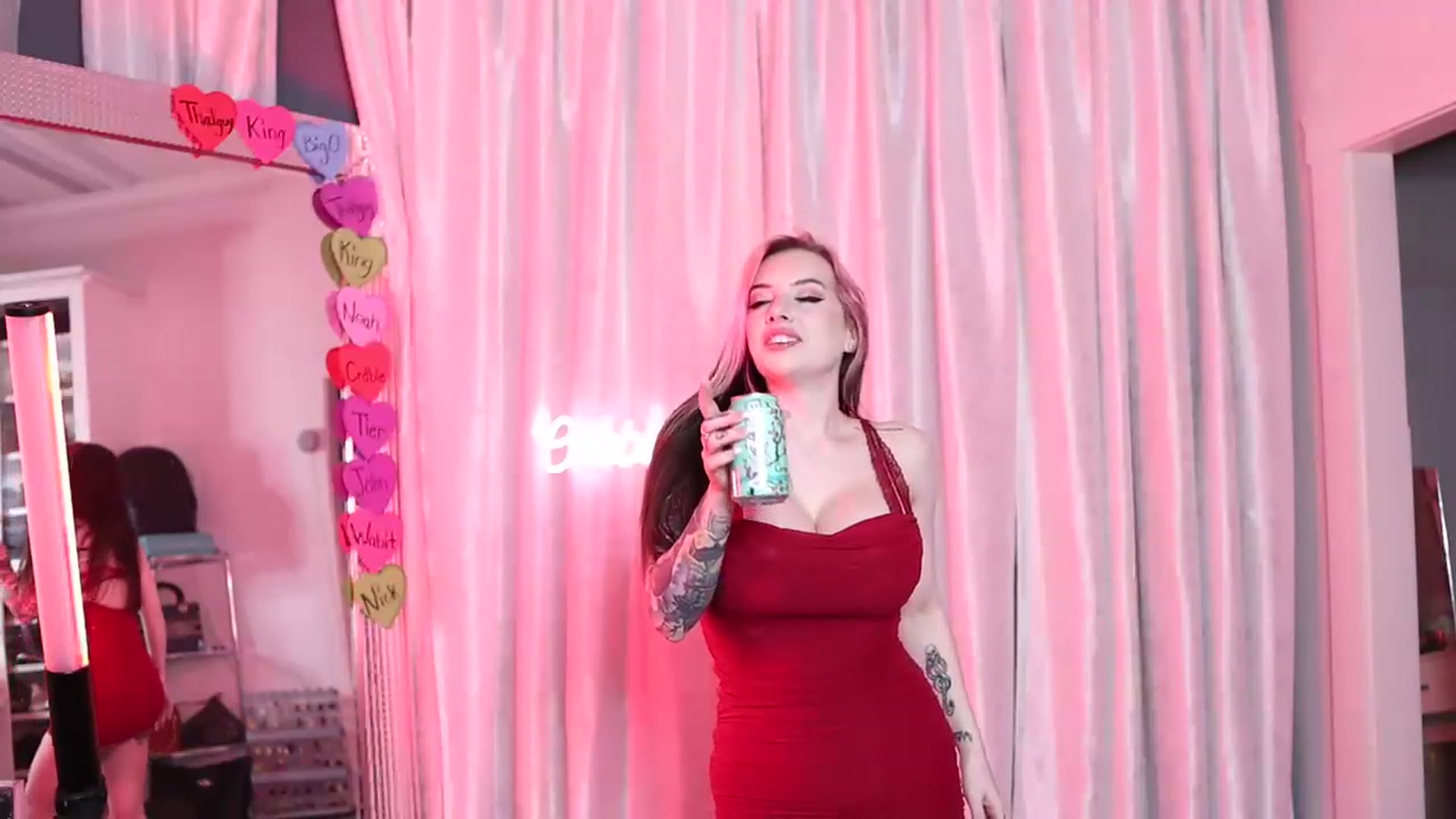 Gallery image thumbnail from Cubbixoxo's myfreecams stream on, 02/12/2023, 06:06 image 11 of 20