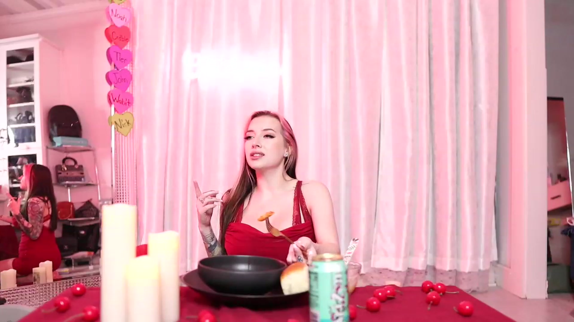 Gallery image thumbnail from Cubbixoxo's myfreecams stream on, 02/12/2023, 06:06 image 3 of 20