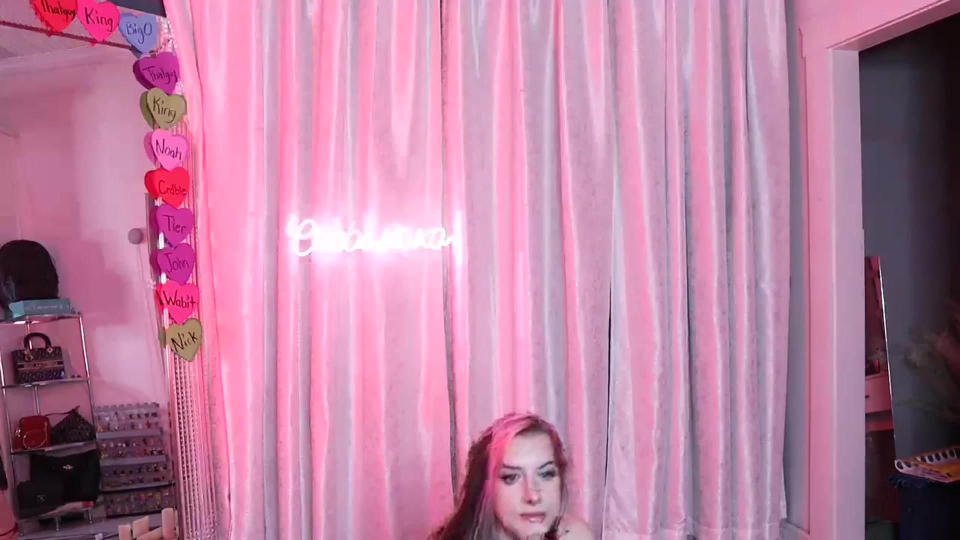 Gallery image thumbnail from Cubbixoxo's myfreecams stream on, 02/12/2023, 06:06 image 17 of 20