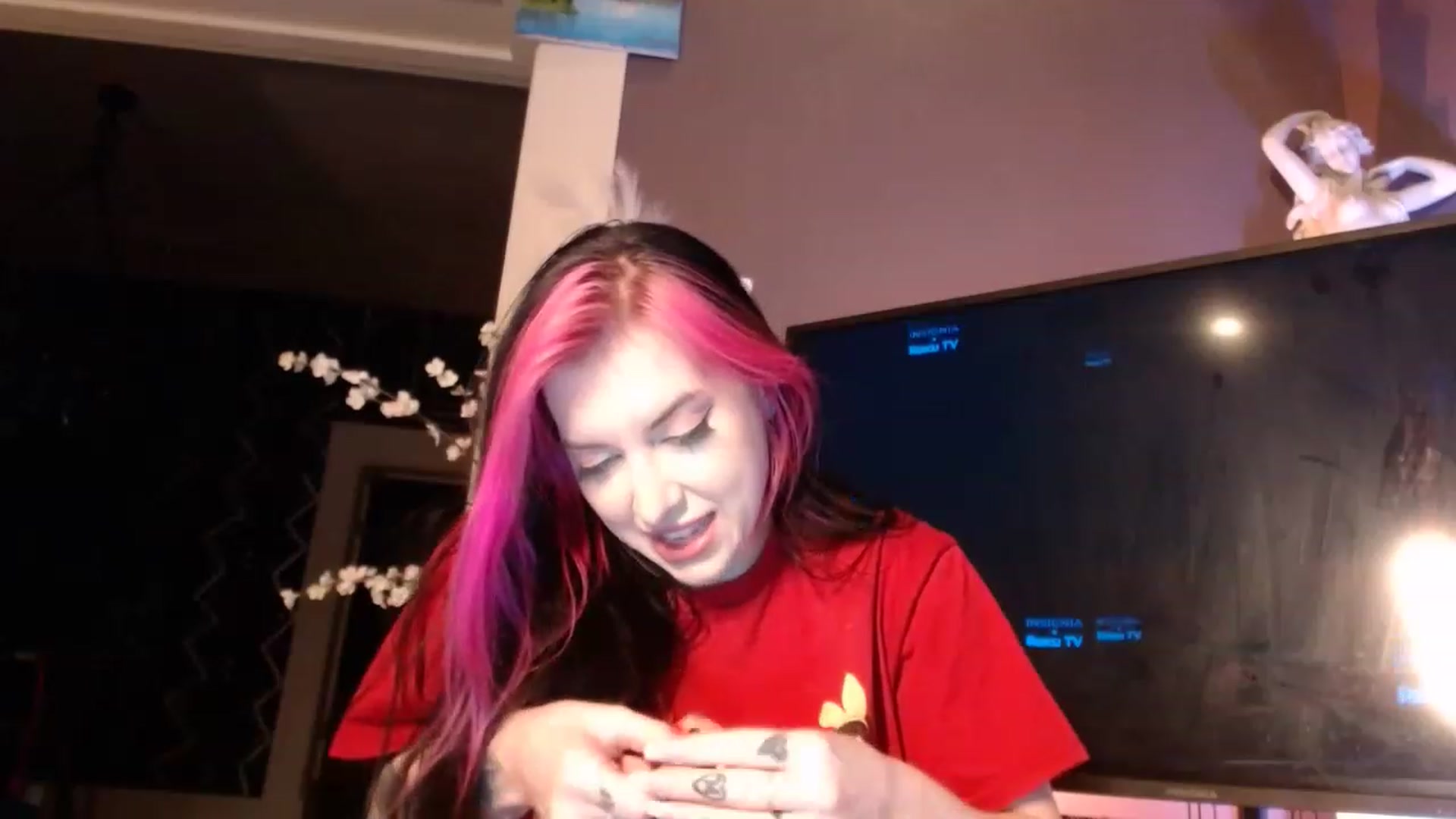 Gallery image thumbnail from Cubbixoxo's myfreecams stream on, 02/14/2023, 04:57 image 5 of 20