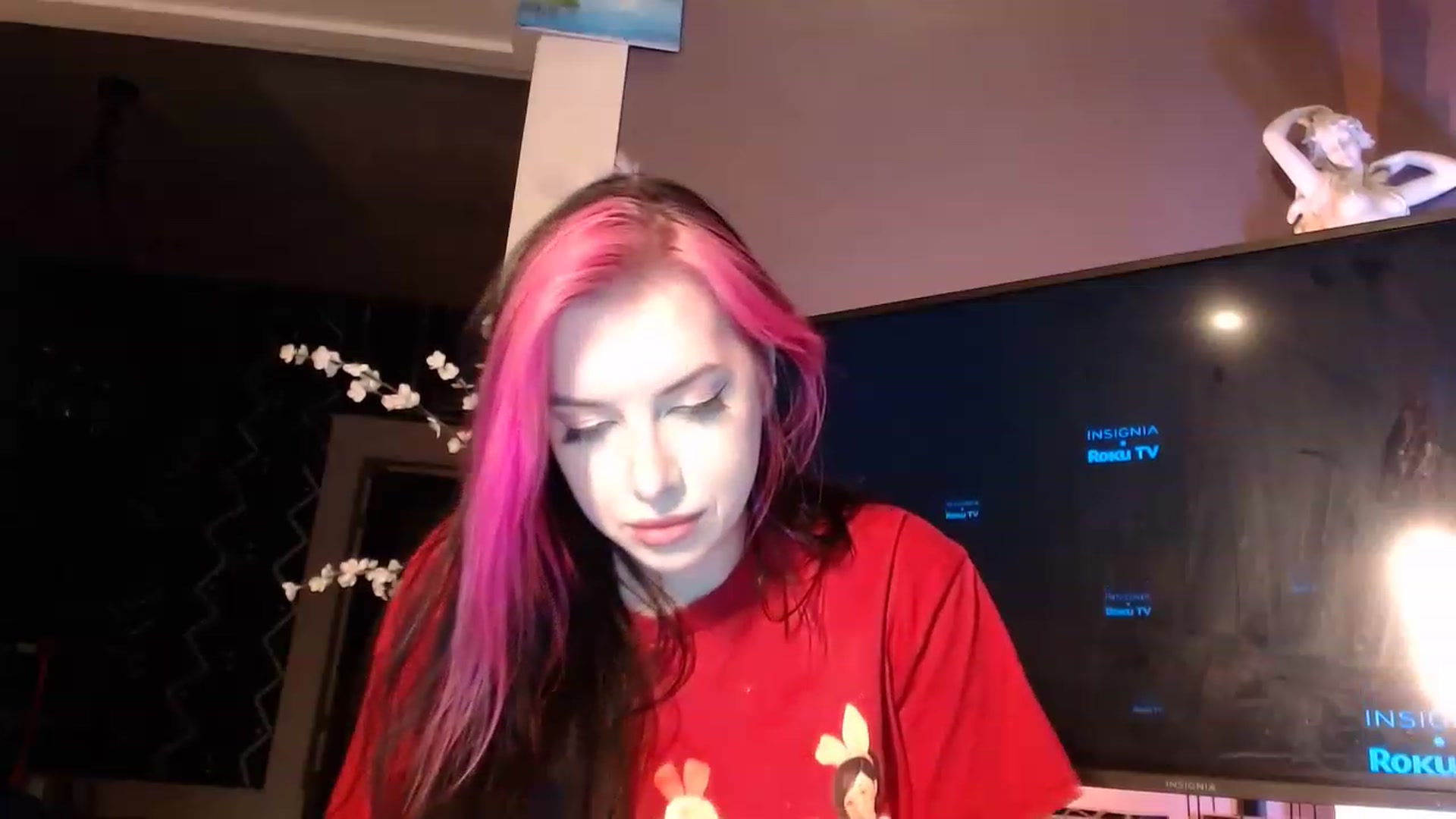 Gallery image thumbnail from Cubbixoxo's myfreecams stream on, 02/14/2023, 04:57 image 6 of 20