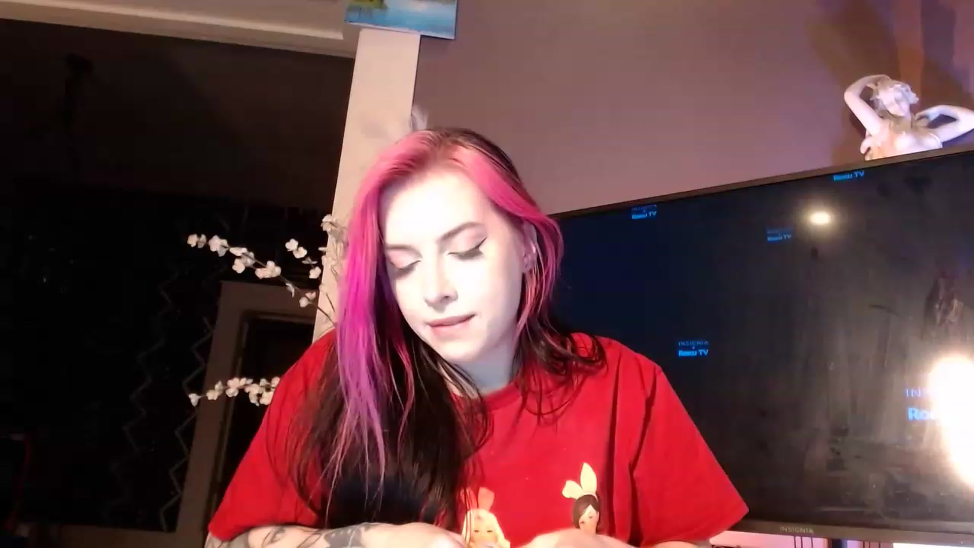 Gallery image thumbnail from Cubbixoxo's myfreecams stream on, 02/14/2023, 04:57 image 7 of 20