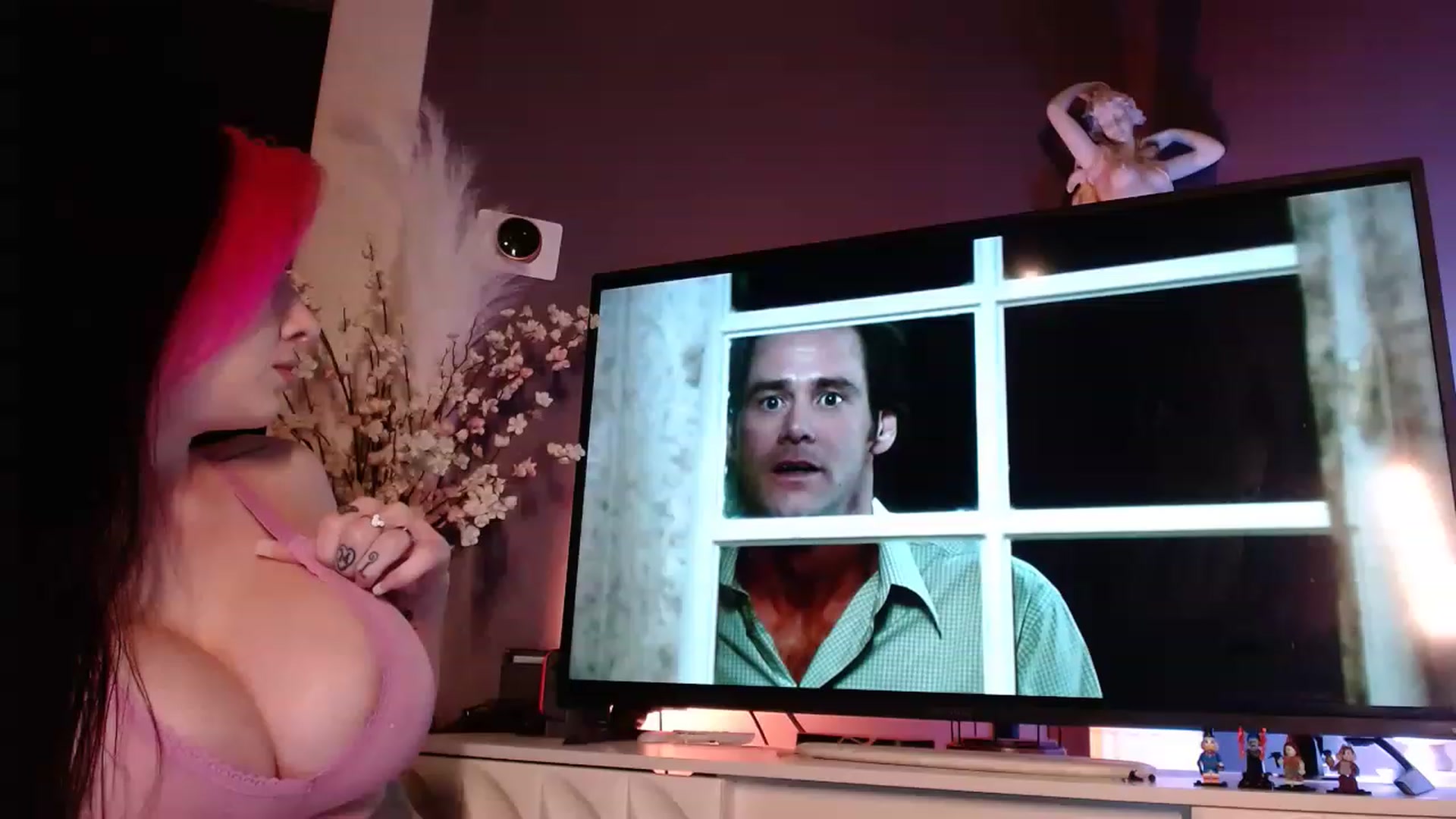 Gallery image thumbnail from Cubbixoxo's myfreecams stream on, 02/14/2023, 06:03 image 5 of 20