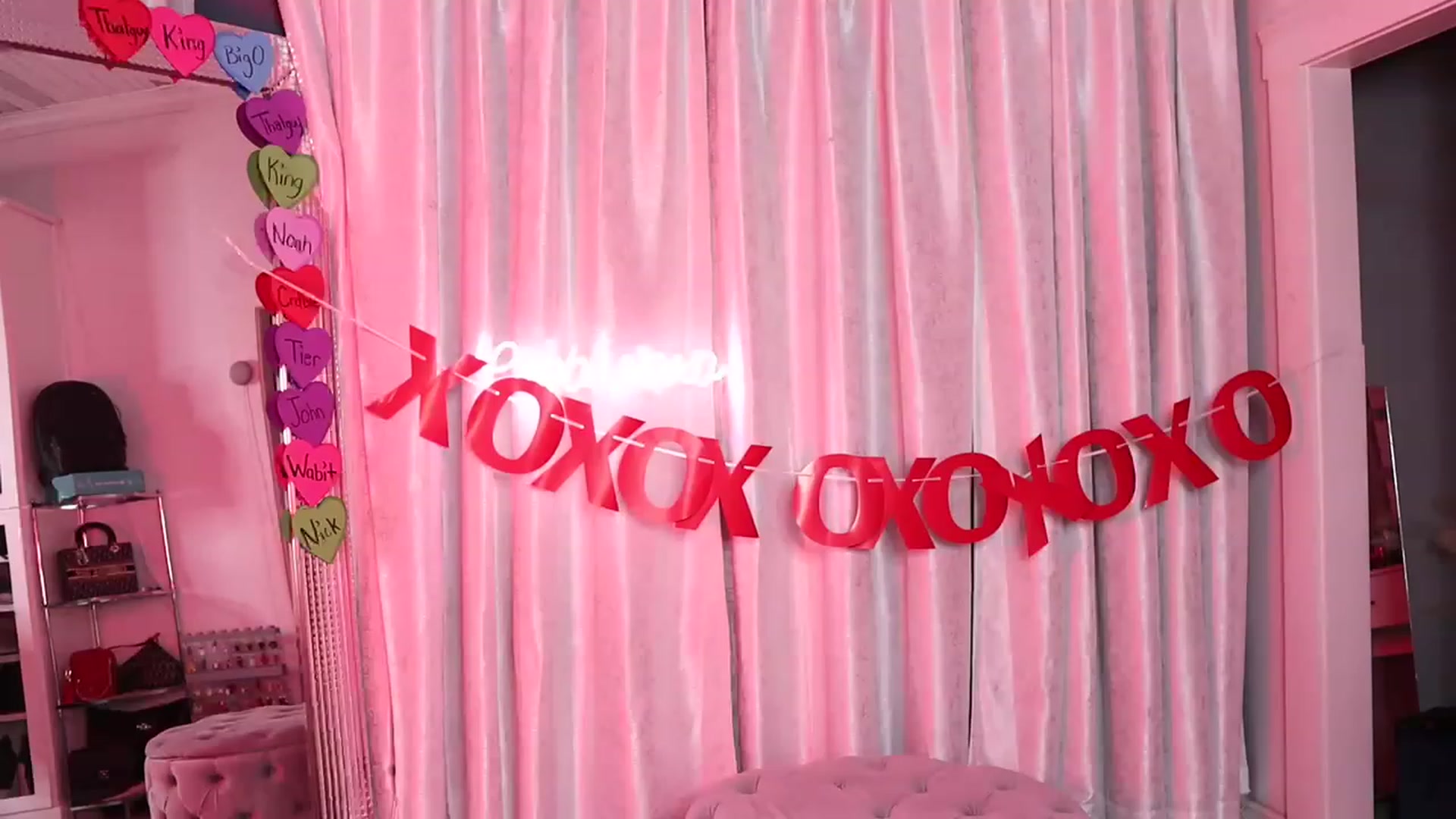 Gallery image thumbnail from Cubbixoxo's myfreecams stream on, 02/15/2023, 05:42 image 3 of 20