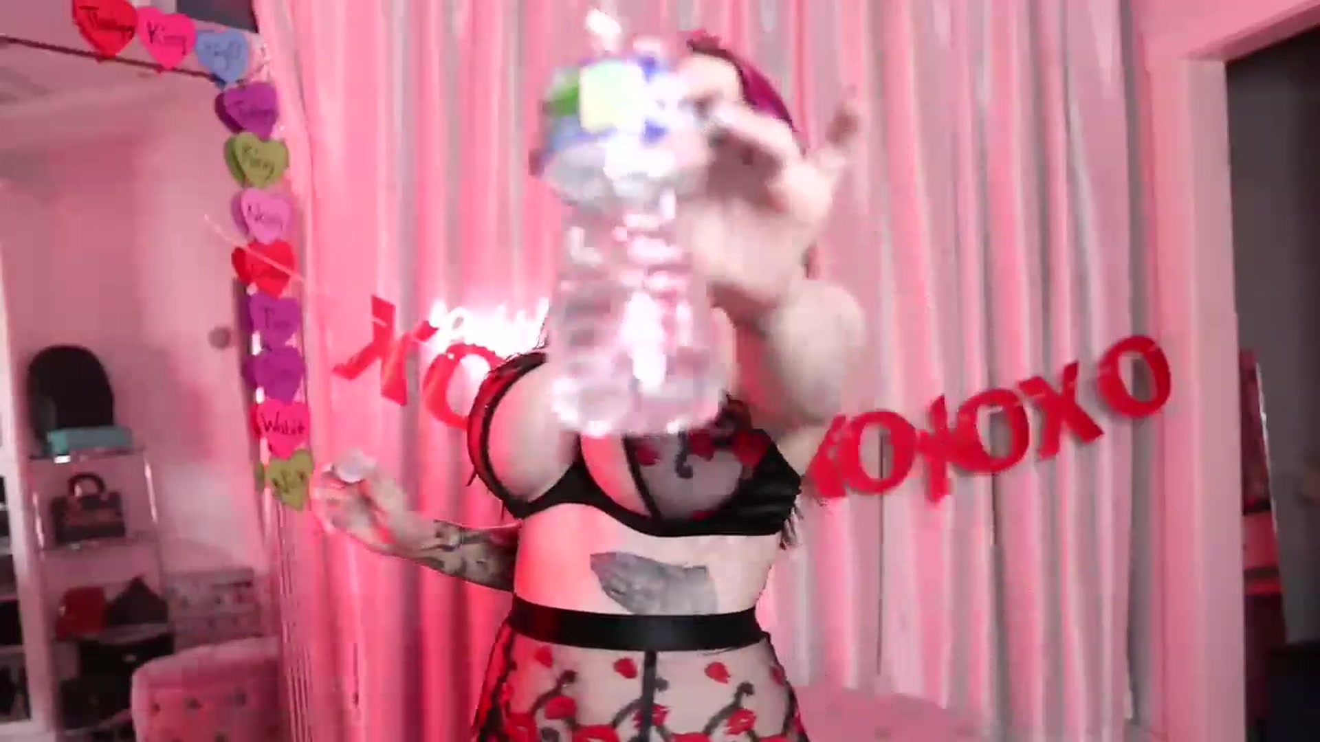 Gallery image thumbnail from Cubbixoxo's myfreecams stream on, 02/15/2023, 05:42 image 17 of 20