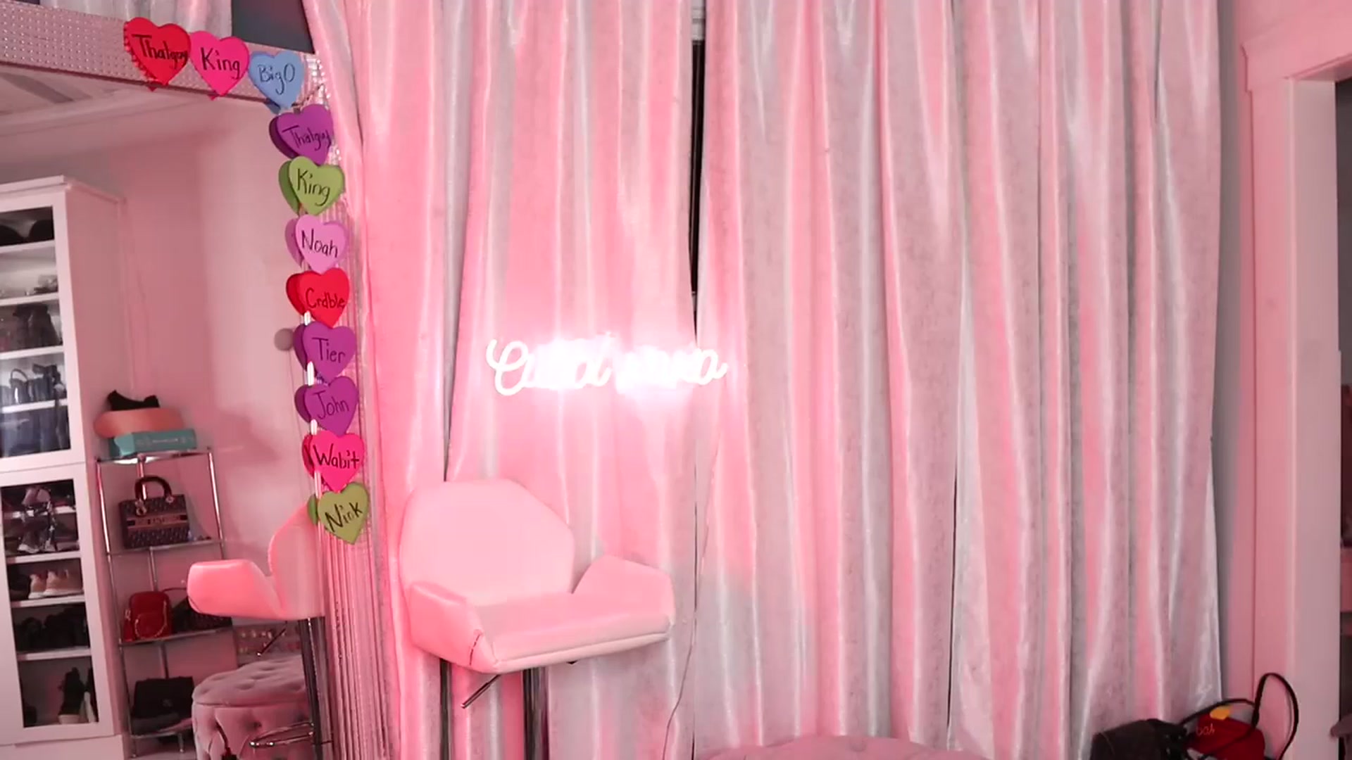 Gallery image thumbnail from Cubbixoxo's myfreecams stream on, 02/17/2023, 06:56 image 9 of 20