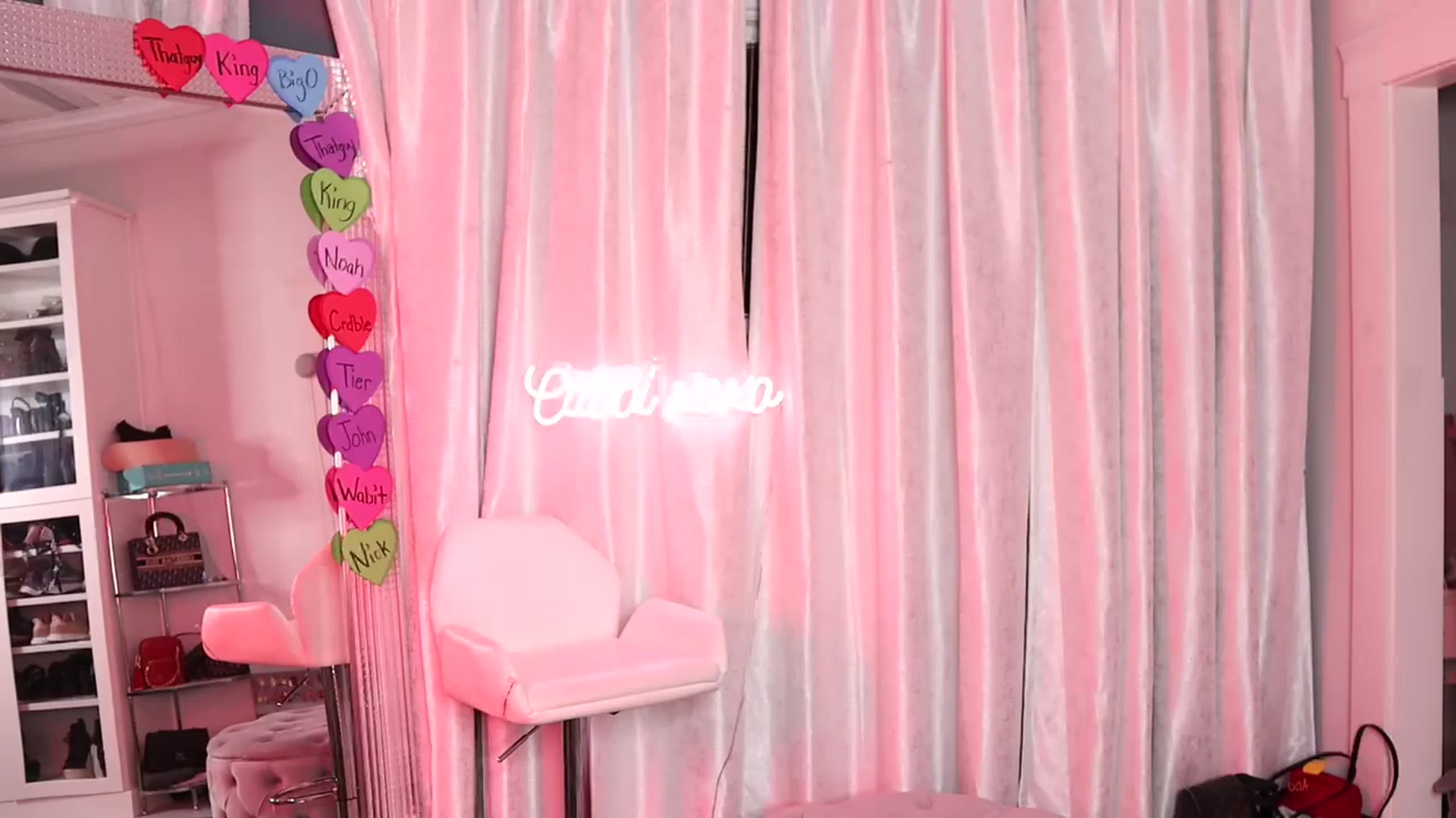 Gallery image thumbnail from Cubbixoxo's myfreecams stream on, 02/17/2023, 07:13 image 7 of 20