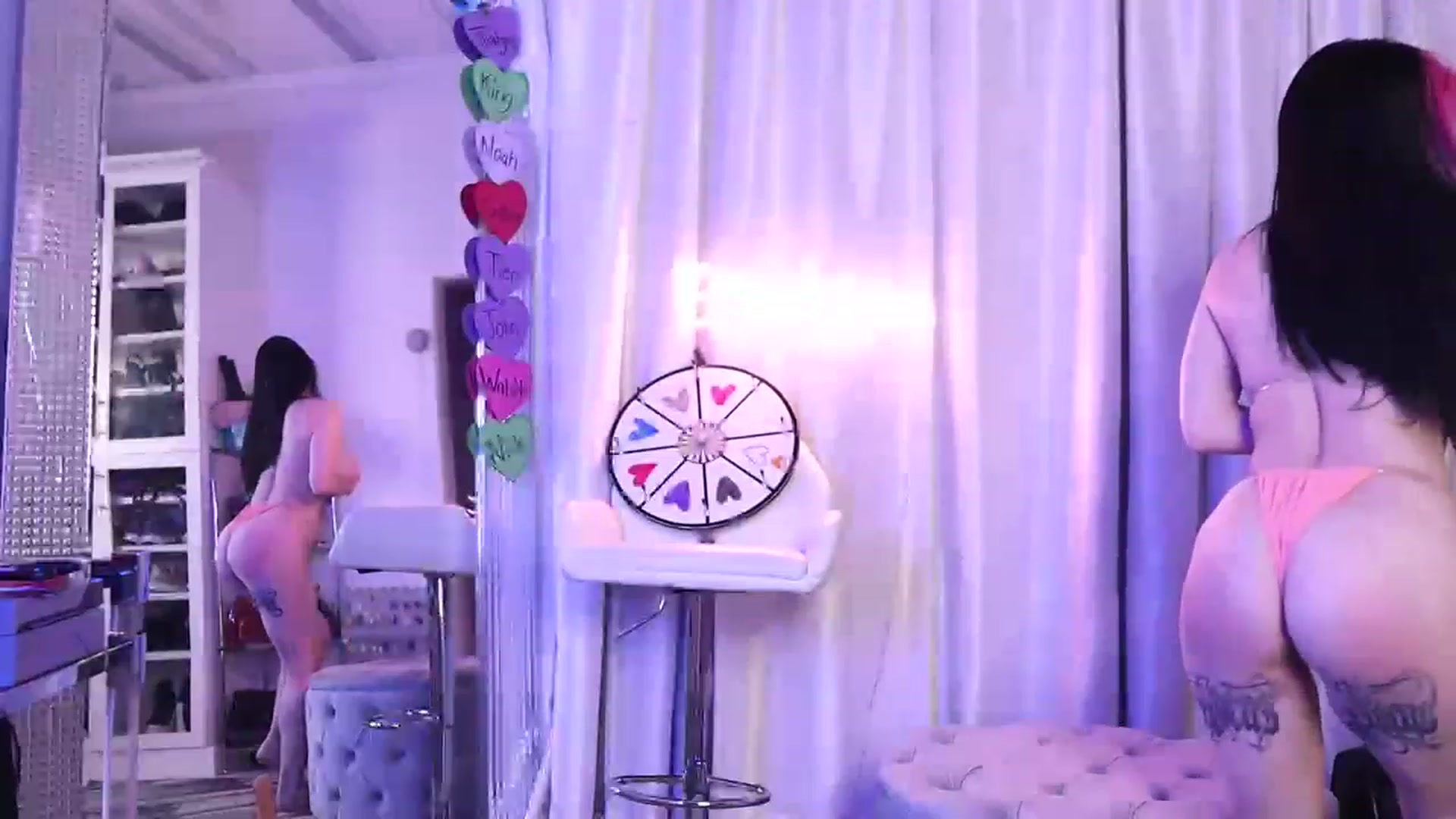 Gallery image thumbnail from Cubbixoxo's myfreecams stream on, 02/19/2023, 06:00 image 11 of 20