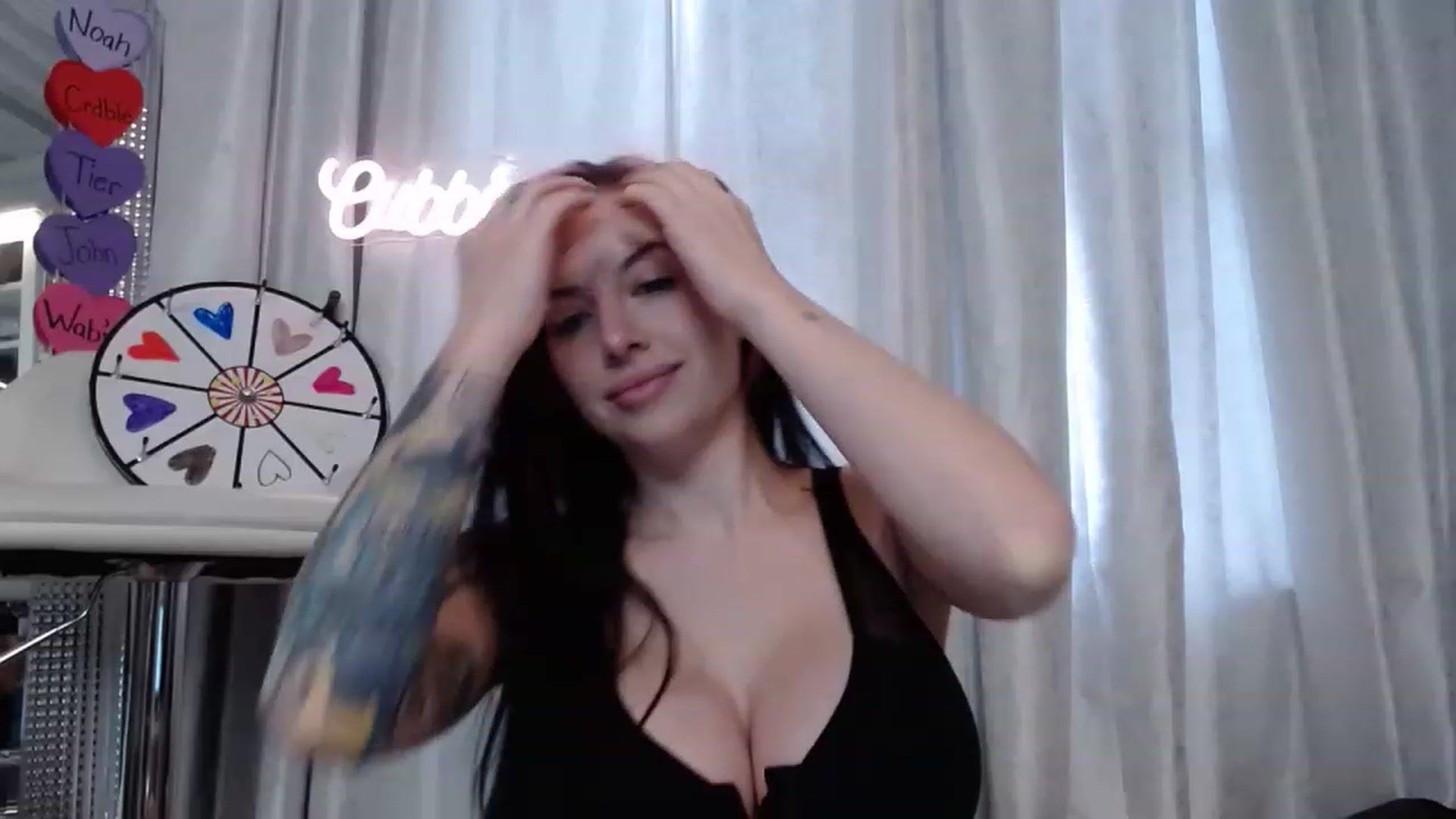 Gallery image thumbnail from Cubbixoxo's myfreecams stream on, 02/19/2023, 22:09 image 3 of 20
