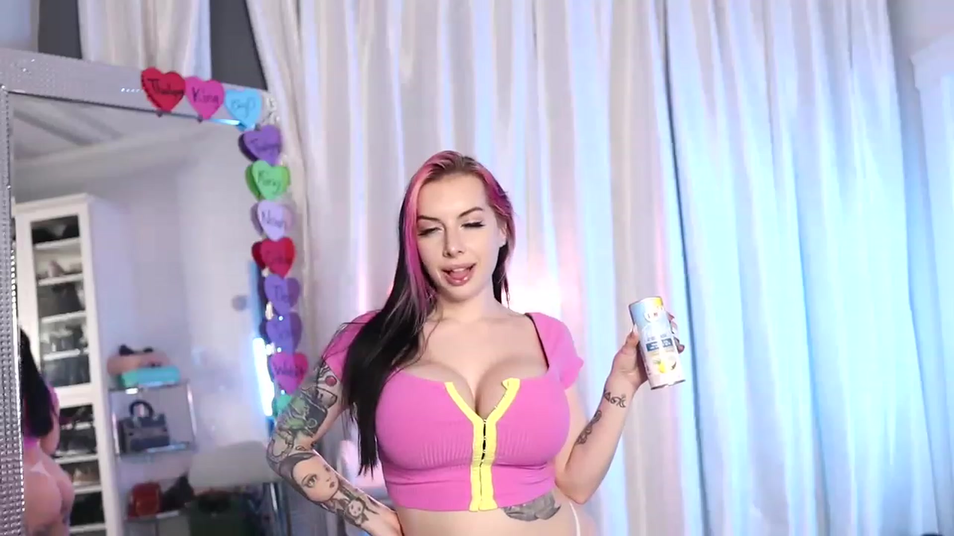 Gallery image thumbnail from Cubbixoxo's myfreecams stream on, 02/21/2023, 05:03 image 15 of 20