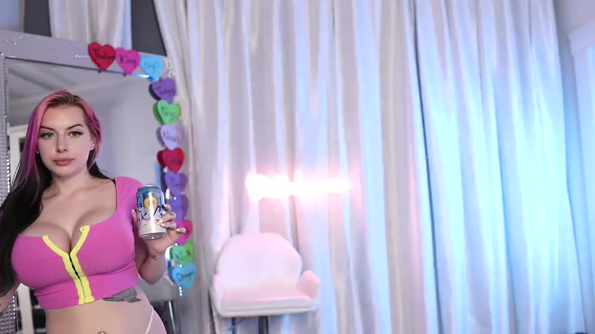 Gallery image thumbnail from Cubbixoxo's myfreecams stream on, 02/21/2023, 05:03 image 10 of 20