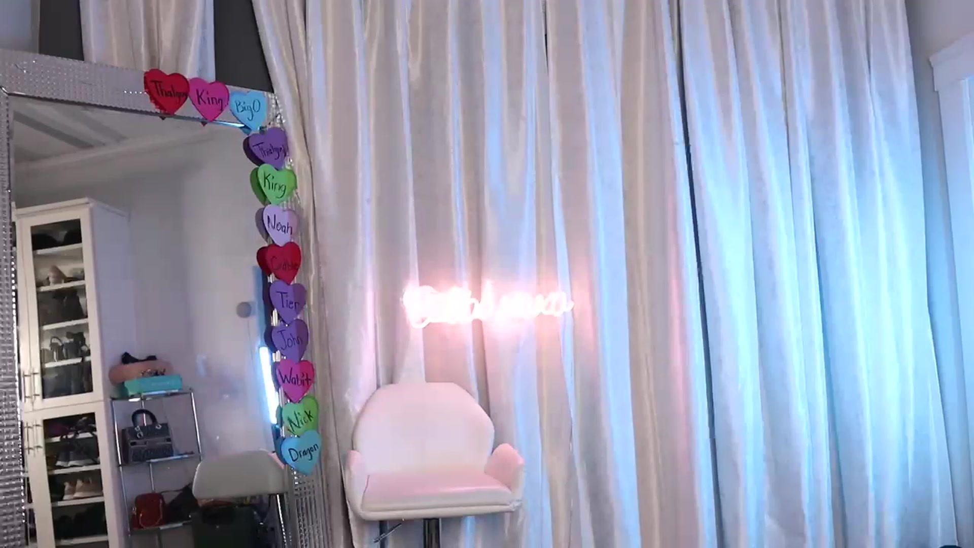 Gallery image thumbnail from Cubbixoxo's myfreecams stream on, 02/21/2023, 05:03 image 11 of 20