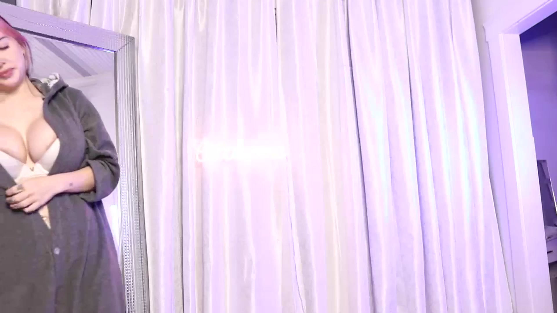 Gallery image thumbnail from Cubbixoxo's myfreecams stream on, 03/16/2023, 05:14 image 14 of 20