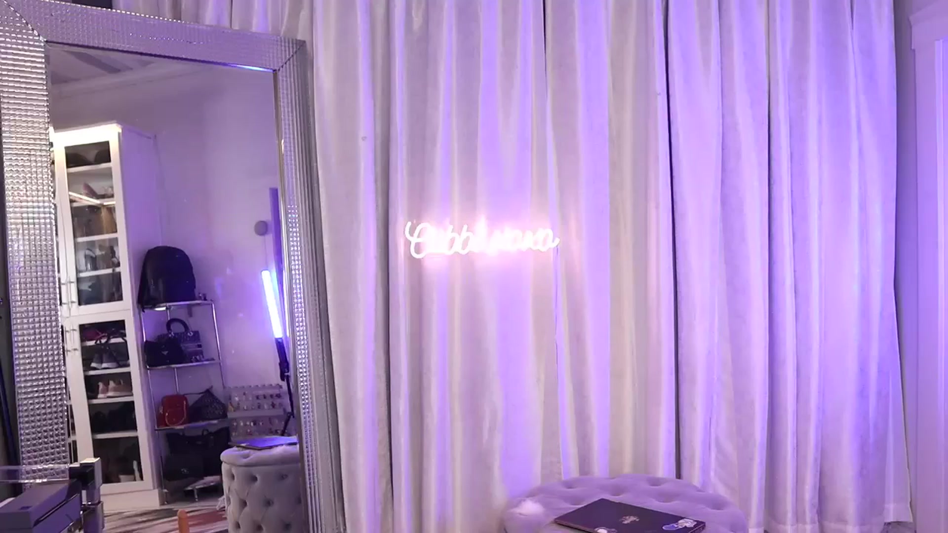 Gallery image thumbnail from Cubbixoxo's myfreecams stream on, 03/18/2023, 04:31 image 5 of 20