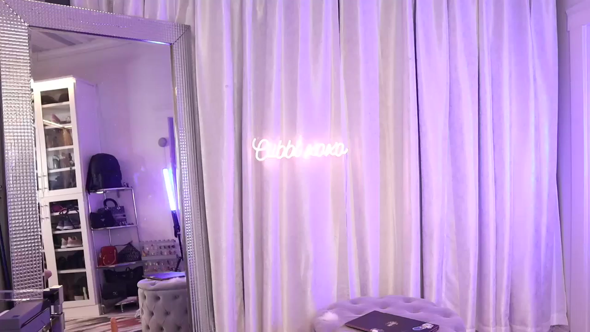 Gallery image thumbnail from Cubbixoxo's myfreecams stream on, 03/18/2023, 04:31 image 1 of 20
