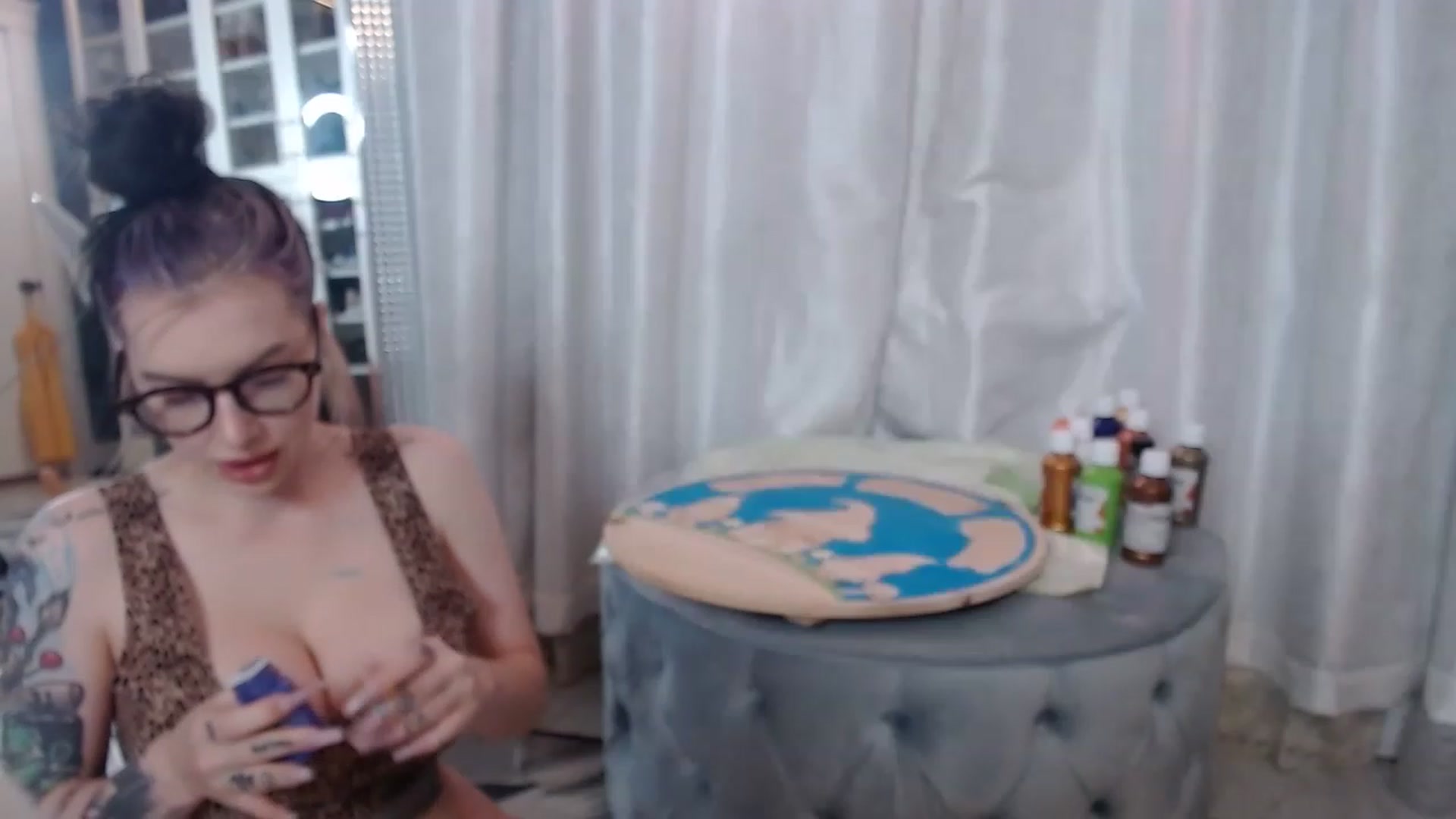 Gallery image thumbnail from Cubbixoxo's myfreecams stream on, 03/30/2023, 05:18 image 14 of 20