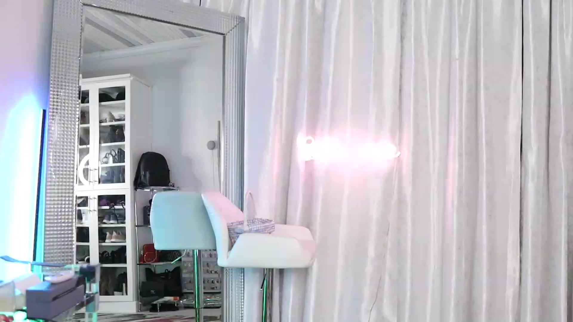 Gallery image thumbnail from Cubbixoxo's myfreecams stream on, 04/10/2023, 02:35 image 4 of 20