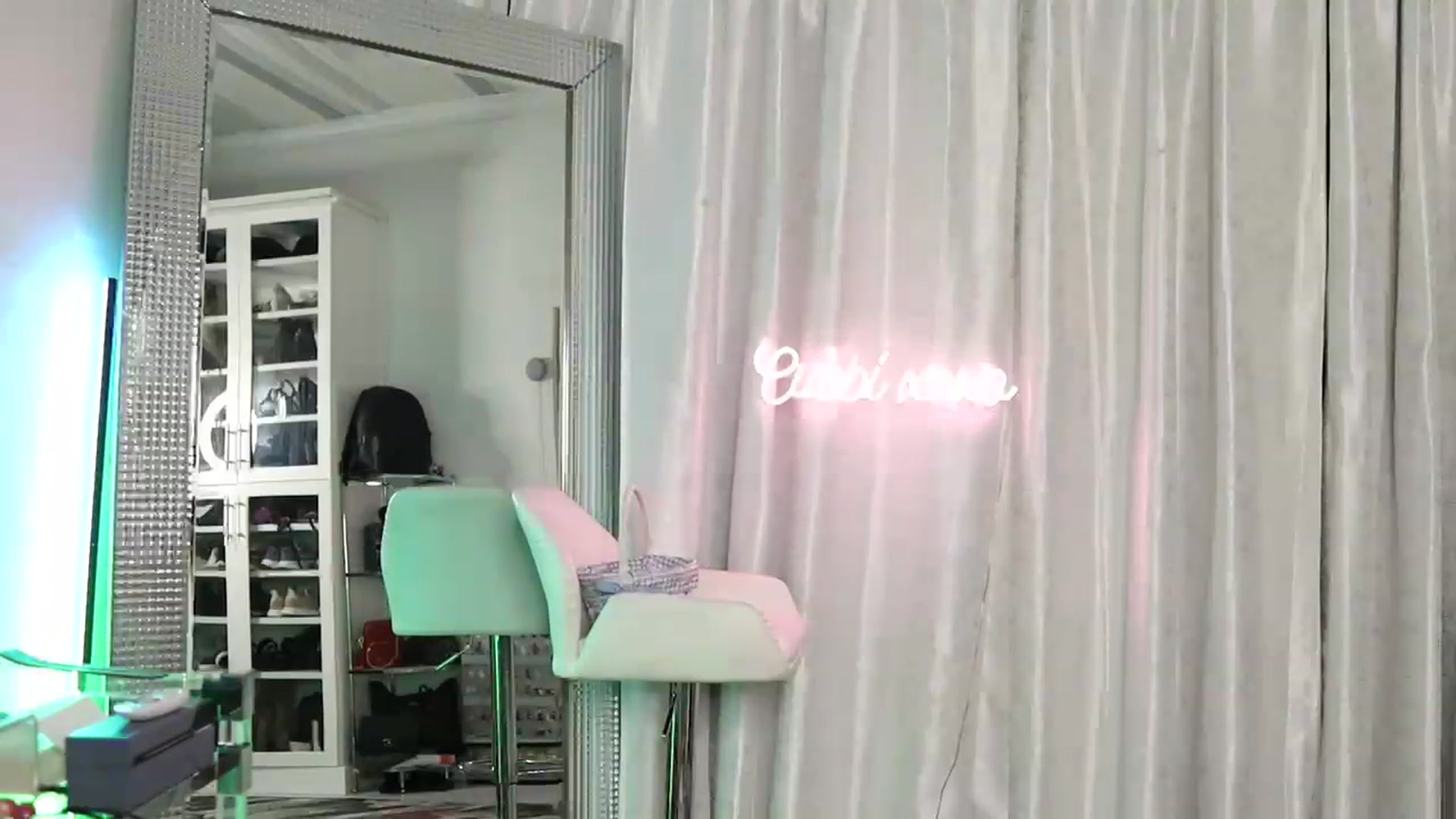 Gallery image thumbnail from Cubbixoxo's myfreecams stream on, 04/10/2023, 02:35 image 8 of 20