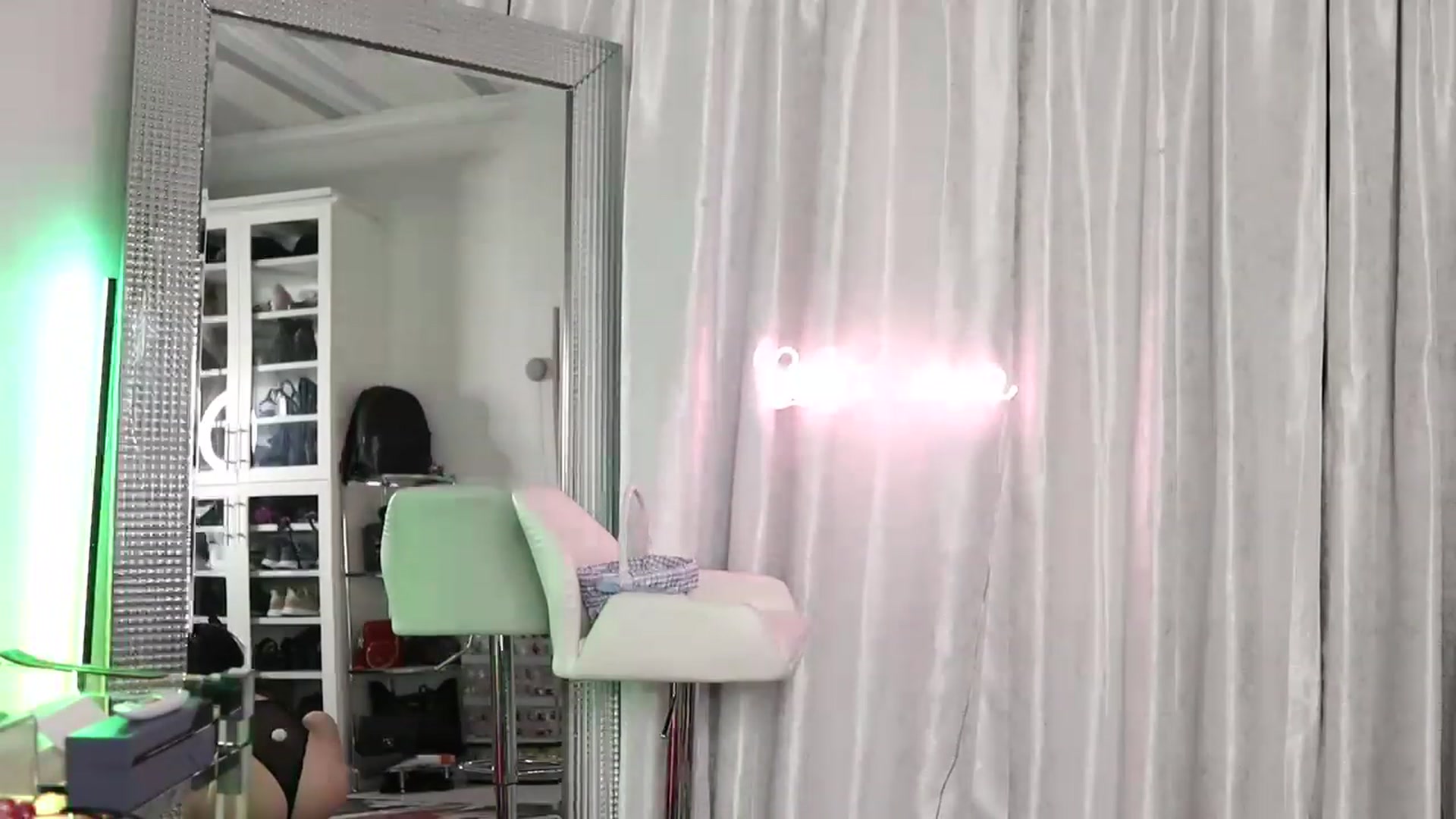 Gallery image thumbnail from Cubbixoxo's myfreecams stream on, 04/10/2023, 02:35 image 11 of 20