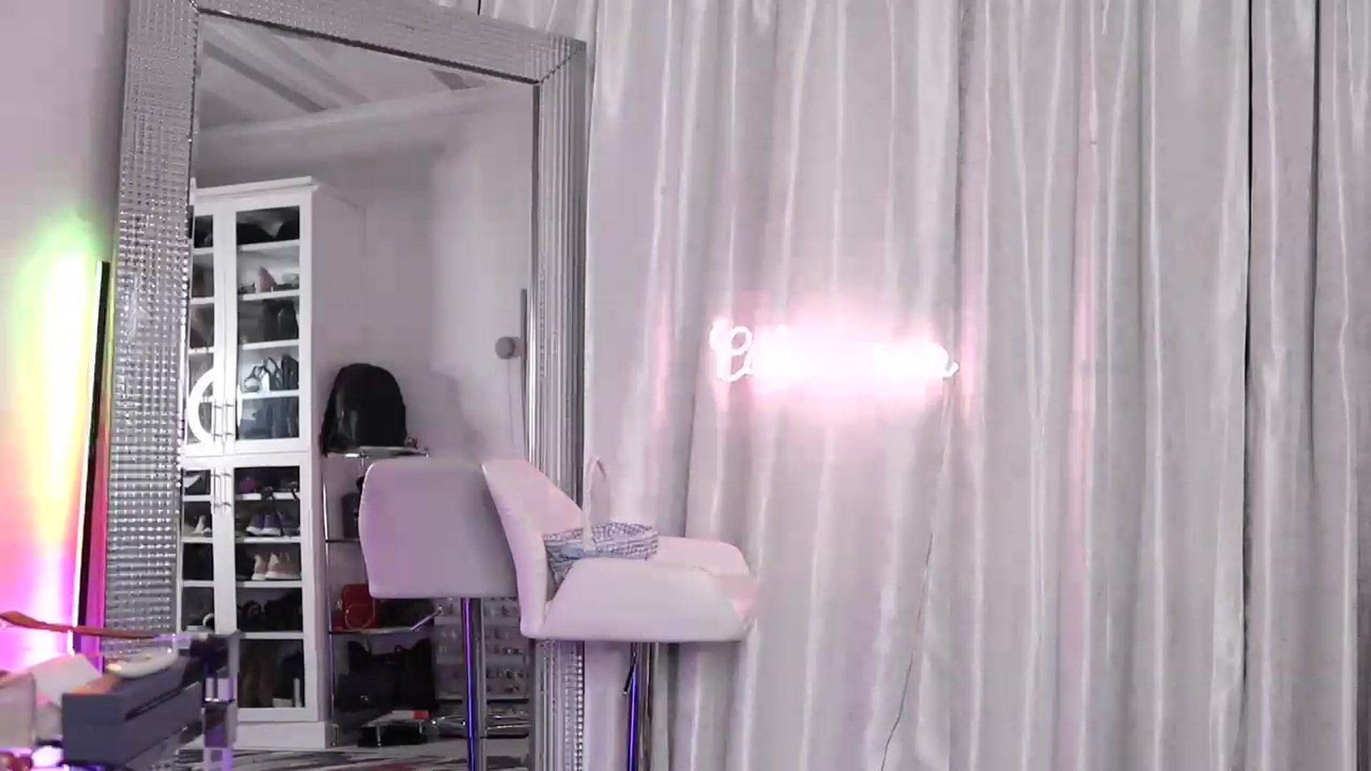 Gallery image thumbnail from Cubbixoxo's myfreecams stream on, 04/10/2023, 02:35 image 7 of 20