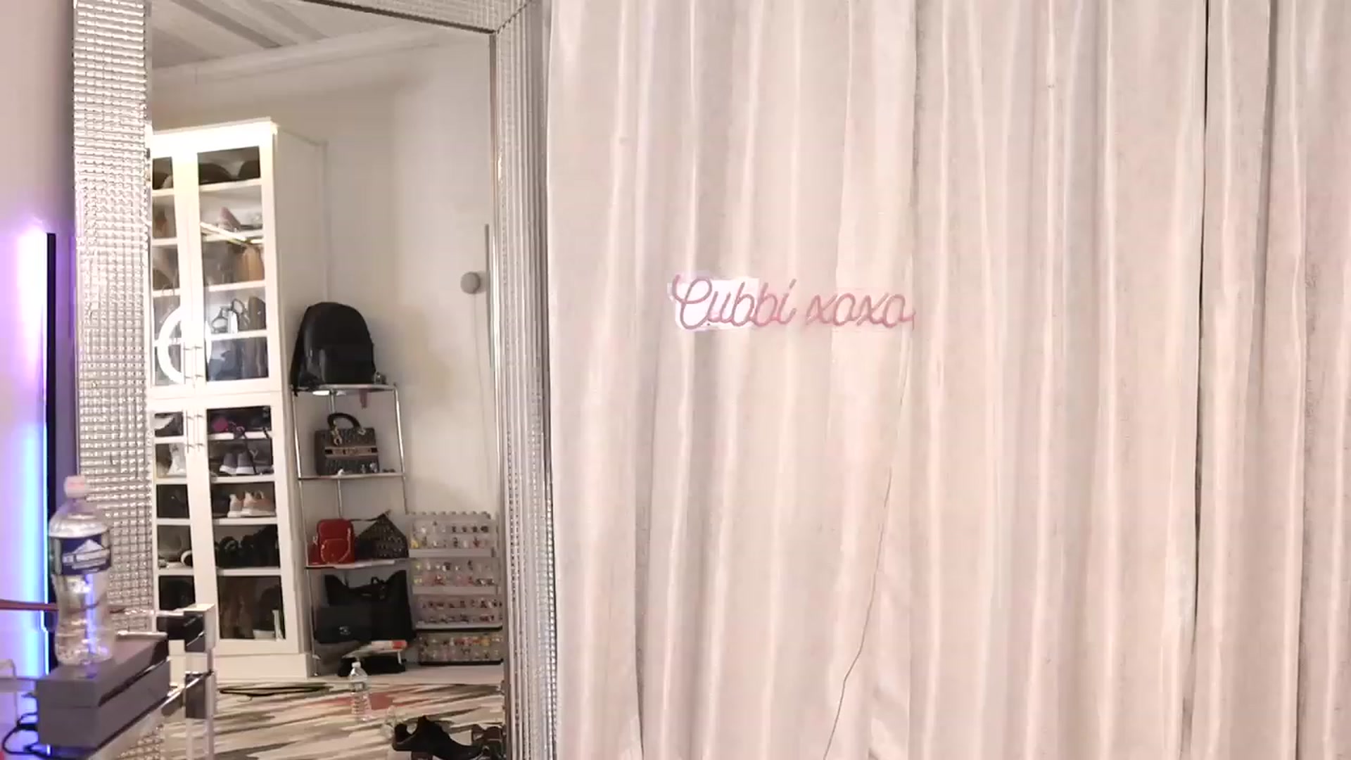 Gallery image thumbnail from Cubbixoxo's myfreecams stream on, 04/13/2023, 04:44 image 4 of 20