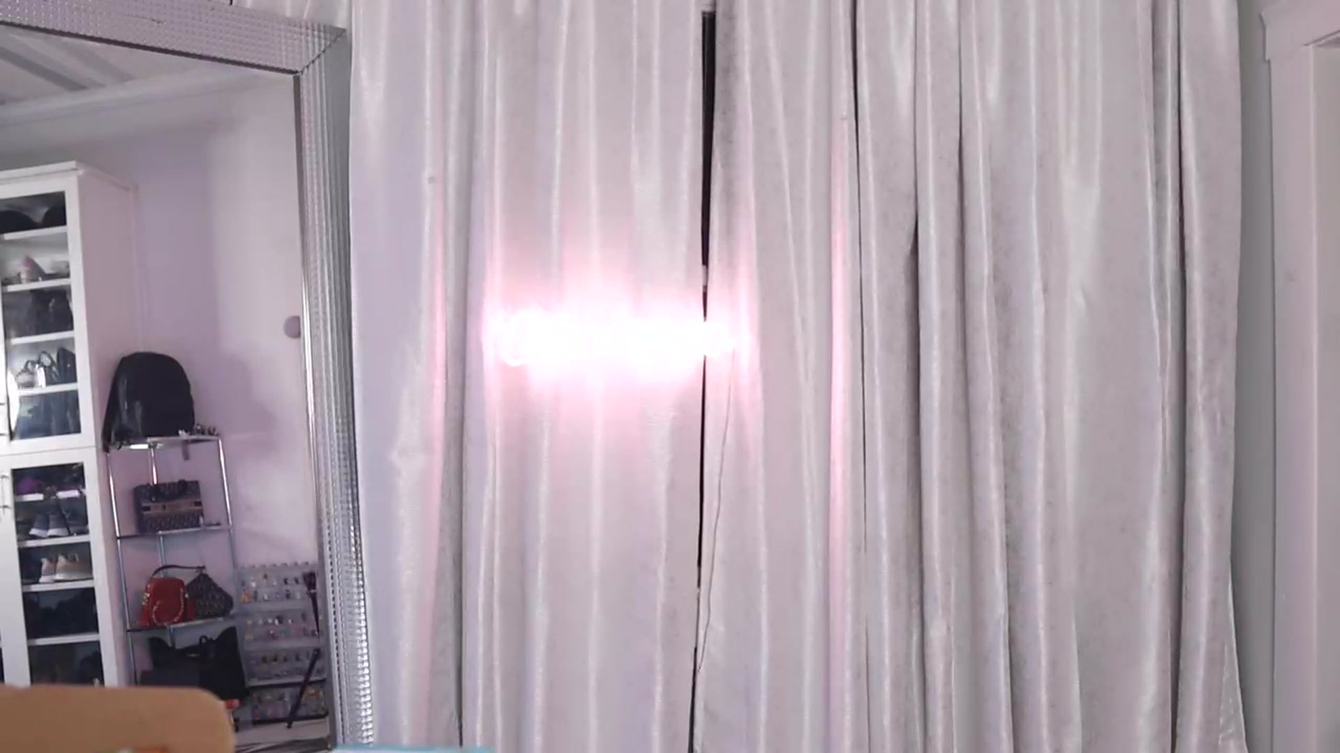 Gallery image thumbnail from Cubbixoxo's myfreecams stream on, 04/19/2023, 05:31 image 7 of 20