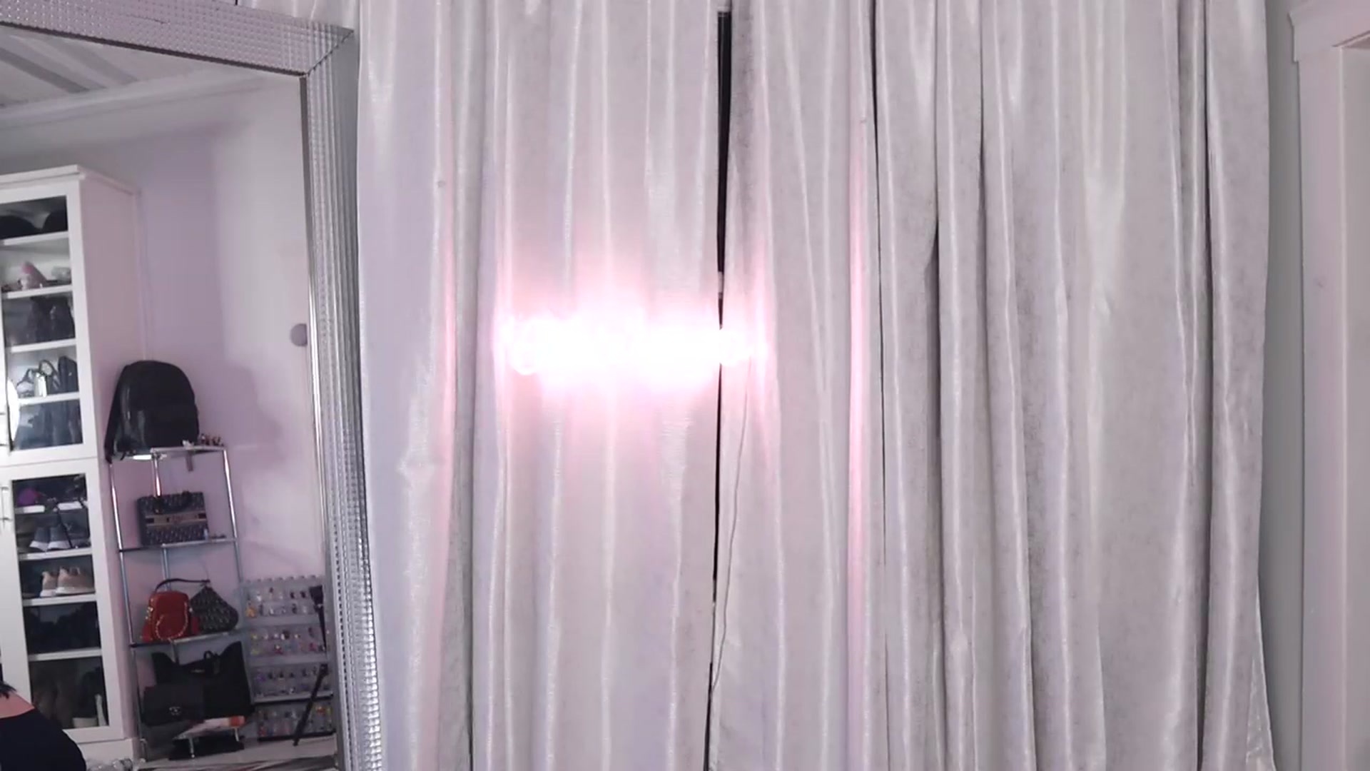 Gallery image thumbnail from Cubbixoxo's myfreecams stream on, 04/19/2023, 05:31 image 11 of 20