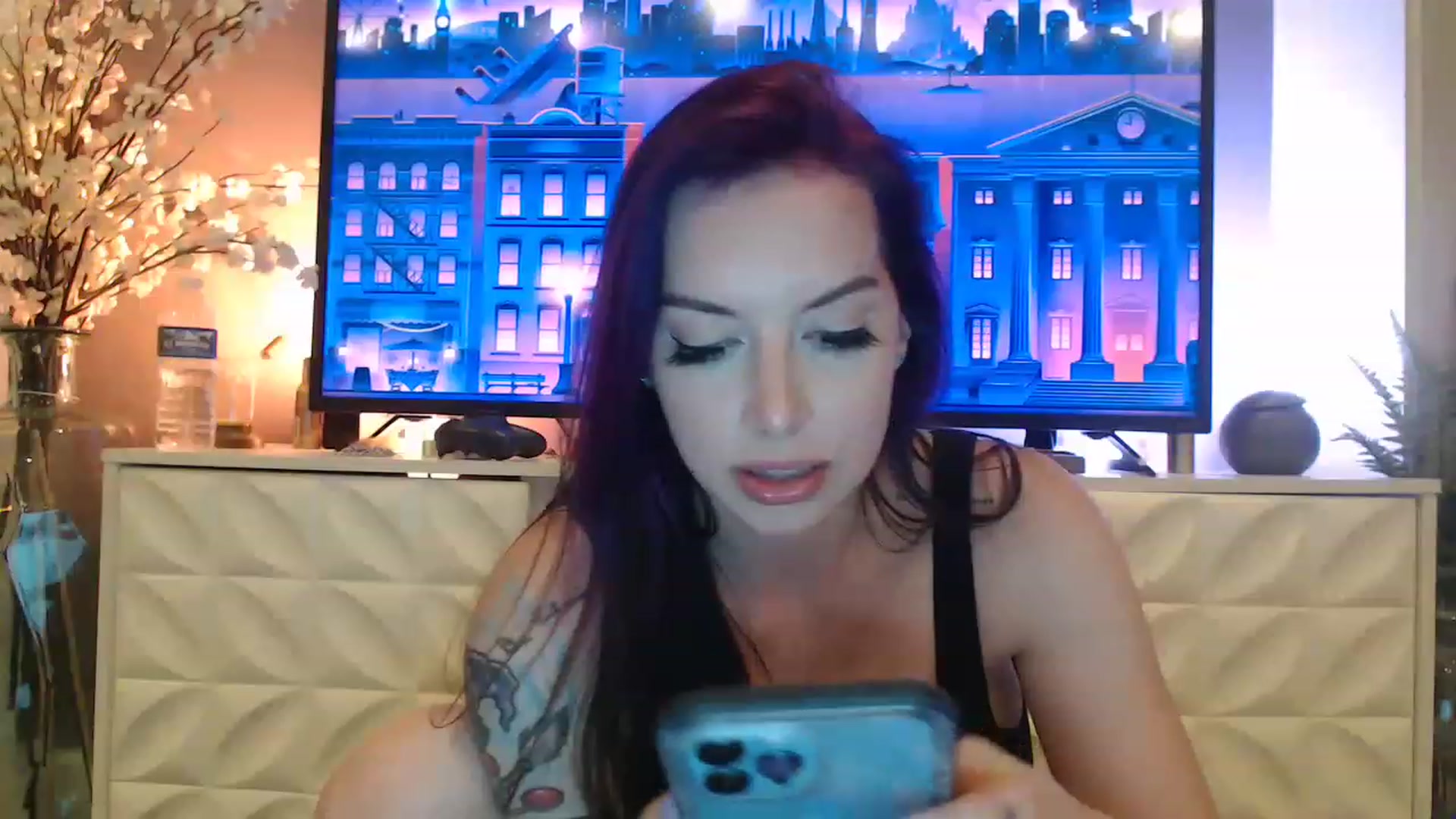 Gallery image thumbnail from Cubbixoxo's myfreecams stream on, 04/26/2023, 06:02 image 2 of 20