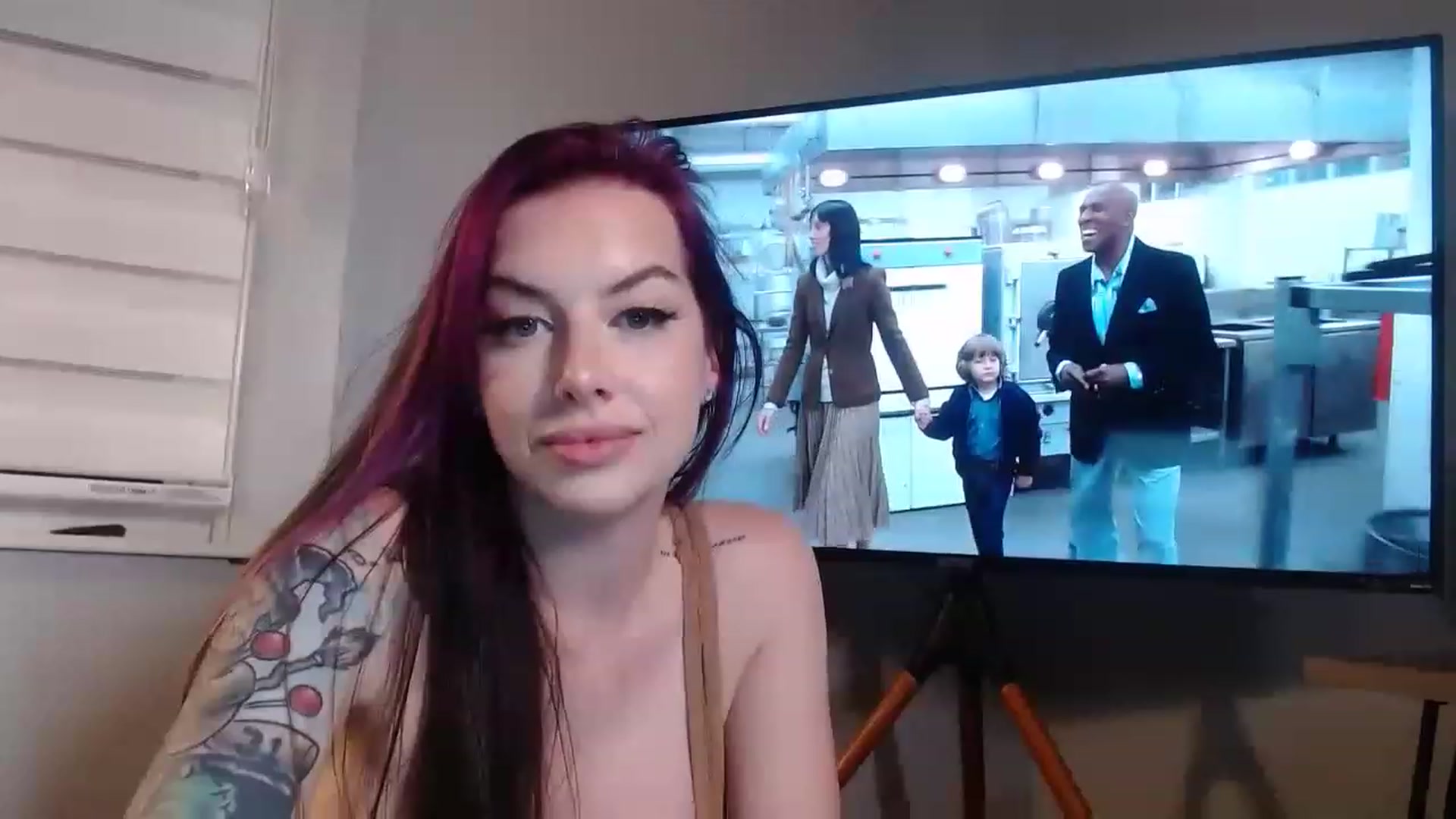 Gallery image thumbnail from Cubbixoxo's myfreecams stream on, 04/29/2023, 05:25 image 4 of 20