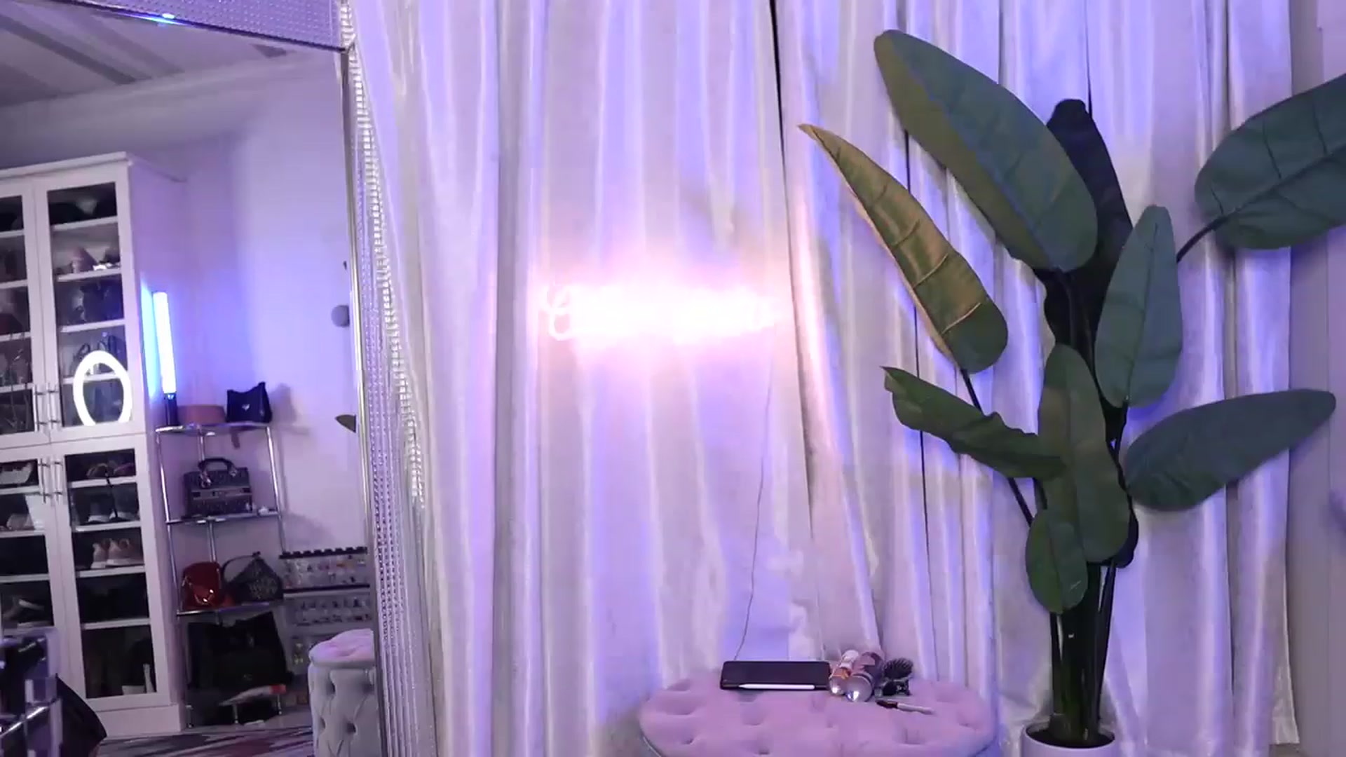 Gallery image thumbnail from Cubbixoxo's myfreecams stream on, 05/28/2023, 04:58 image 13 of 20