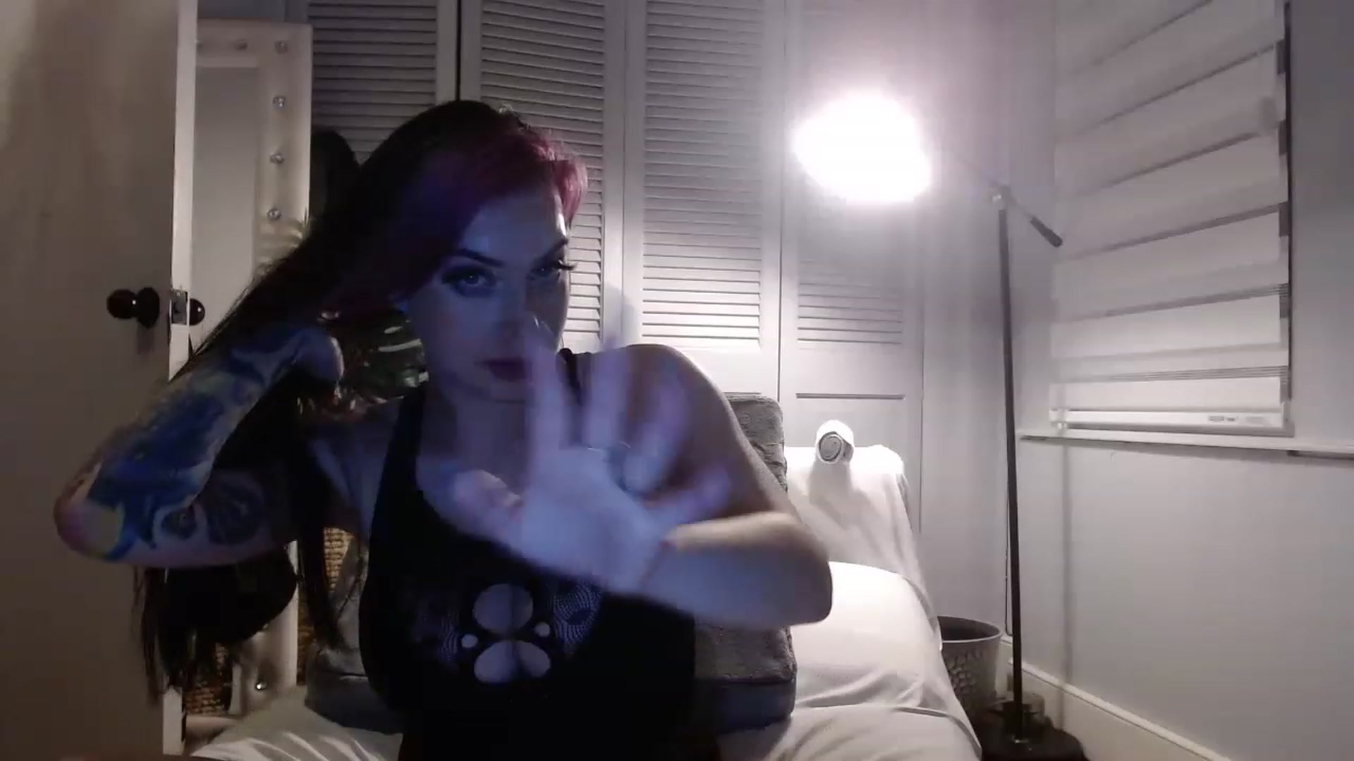 Gallery image thumbnail from Cubbixoxo's myfreecams stream on, 06/01/2023, 05:15 image 17 of 20
