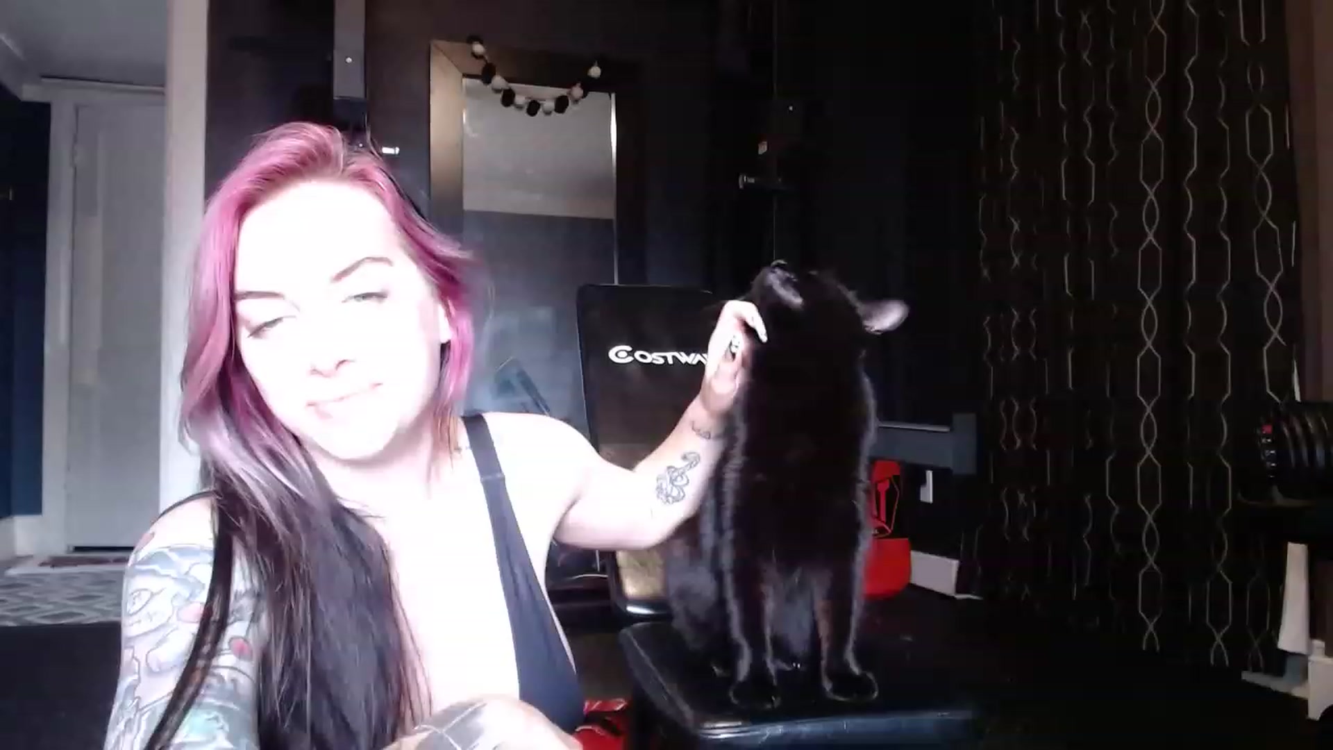 Gallery image thumbnail from Cubbixoxo's myfreecams stream on, 06/04/2023, 23:10 image 11 of 20