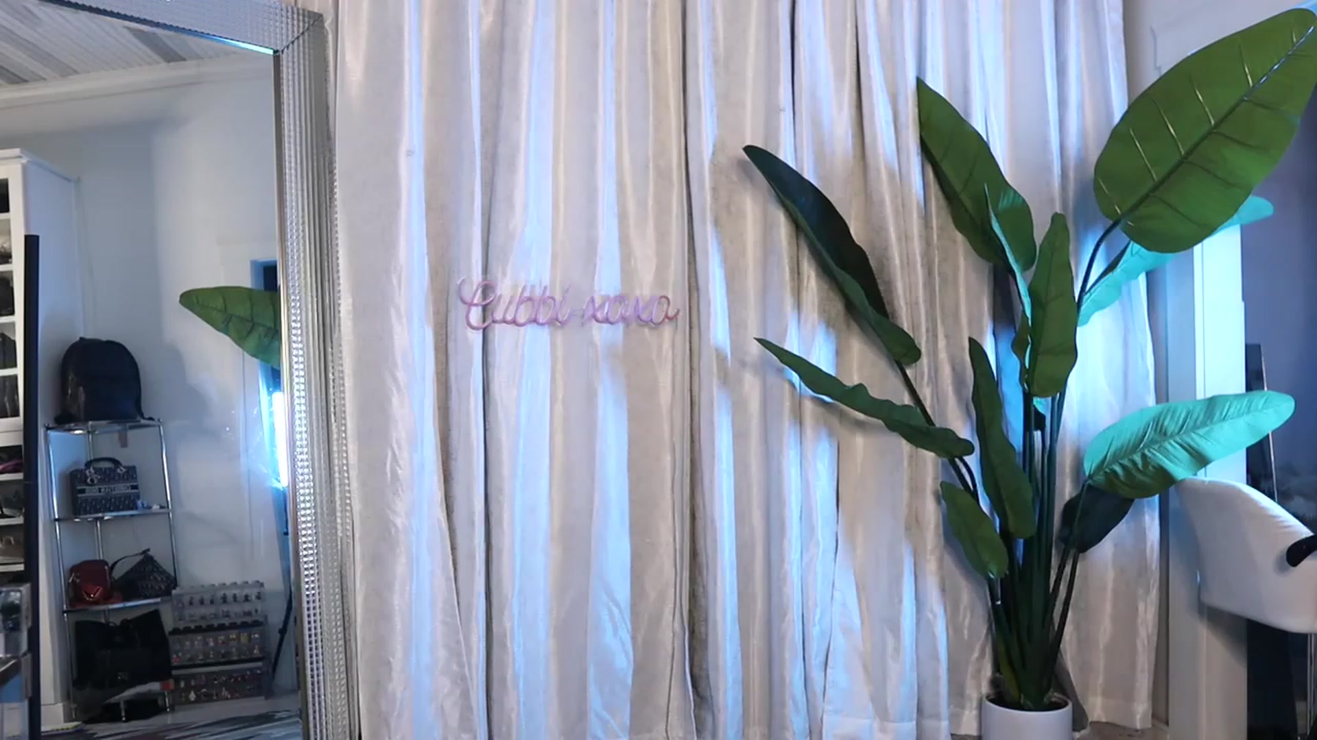 Gallery image thumbnail from Cubbixoxo's myfreecams stream on, 06/08/2023, 04:39 image 2 of 20
