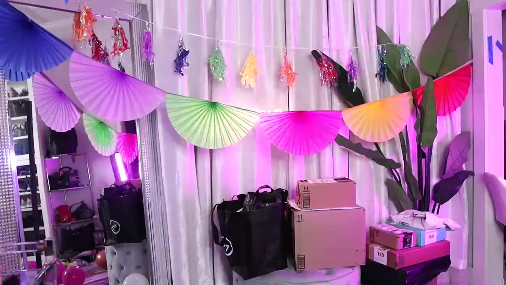 Gallery image thumbnail from Cubbixoxo's myfreecams stream on, 06/25/2023, 04:49 image 11 of 20