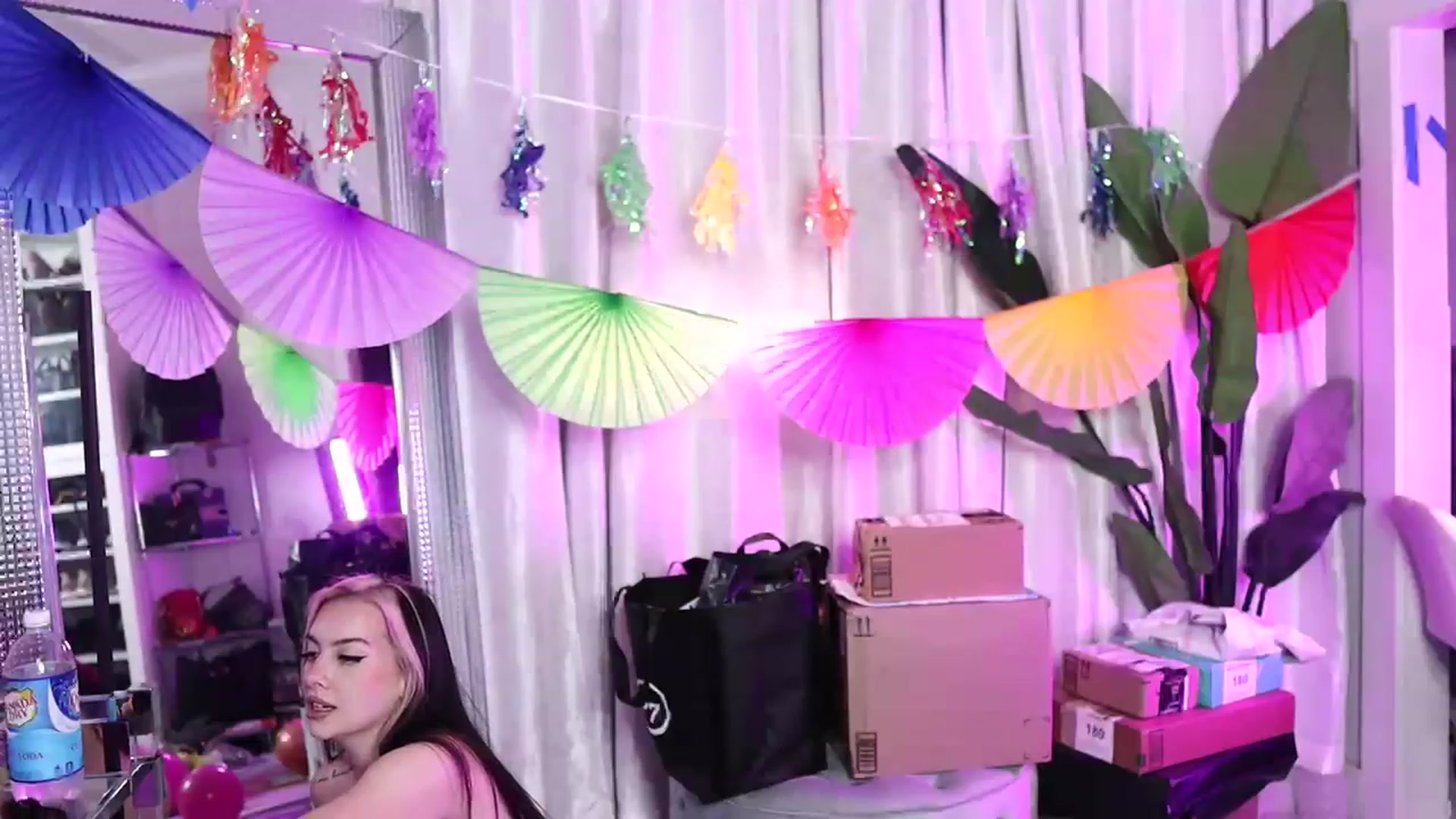 Gallery image thumbnail from Cubbixoxo's myfreecams stream on, 06/25/2023, 04:49 image 15 of 20