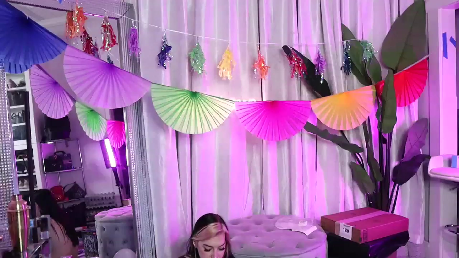 Gallery image thumbnail from Cubbixoxo's myfreecams stream on, 06/25/2023, 06:38 image 16 of 20