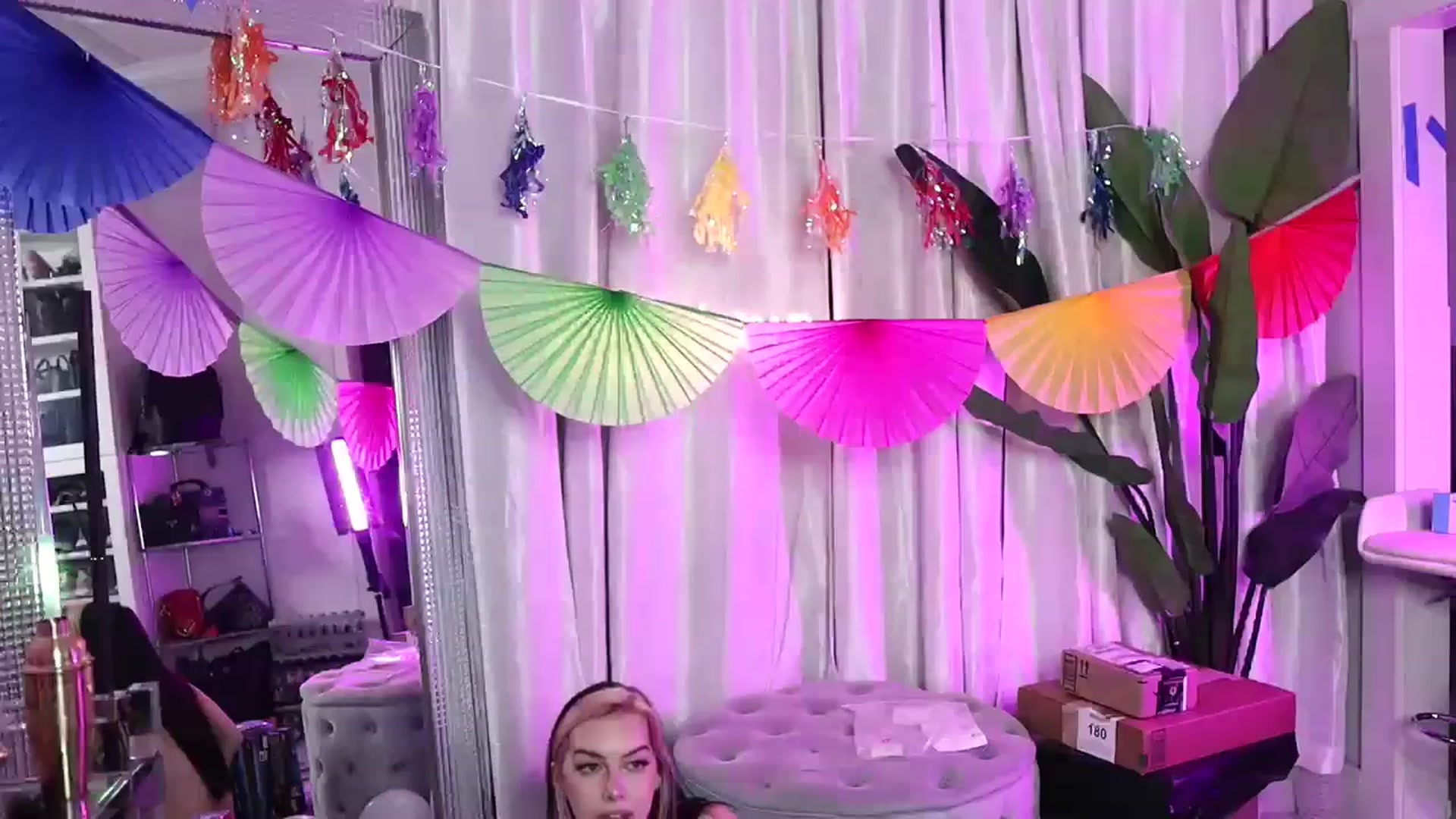 Gallery image thumbnail from Cubbixoxo's myfreecams stream on, 06/25/2023, 06:38 image 15 of 20