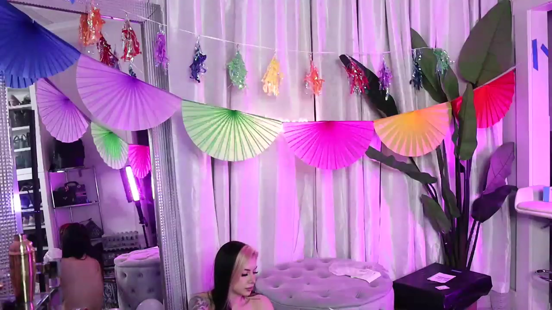 Gallery image thumbnail from Cubbixoxo's myfreecams stream on, 06/25/2023, 06:38 image 17 of 20