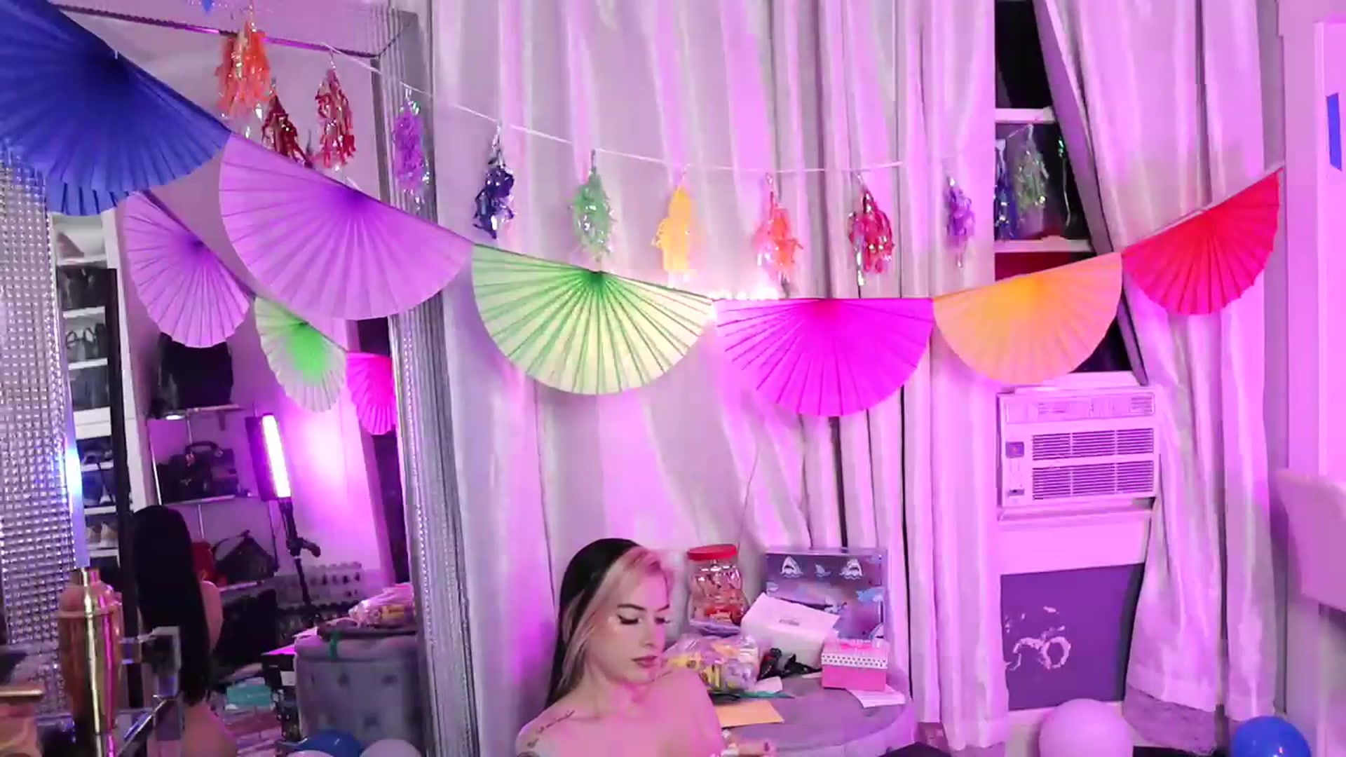 Gallery image thumbnail from Cubbixoxo's myfreecams stream on, 06/26/2023, 03:36 image 15 of 20