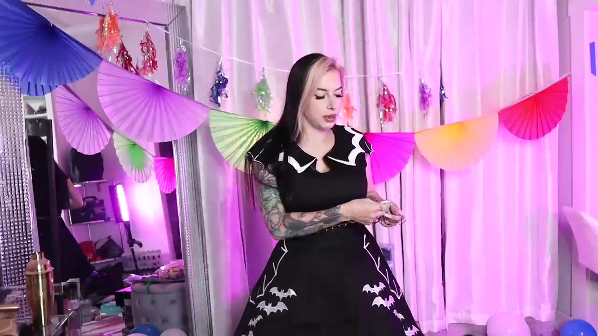 Gallery image thumbnail from Cubbixoxo's myfreecams stream on, 06/26/2023, 03:36 image 7 of 20