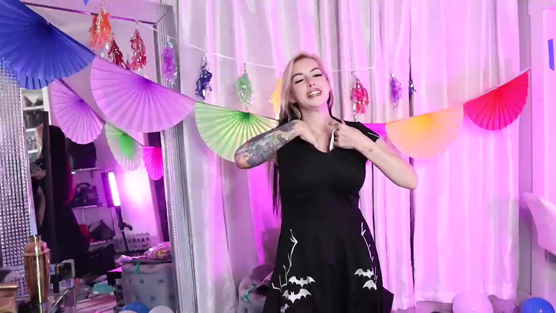 Gallery image thumbnail from Cubbixoxo's myfreecams stream on, 06/26/2023, 03:36 image 6 of 20