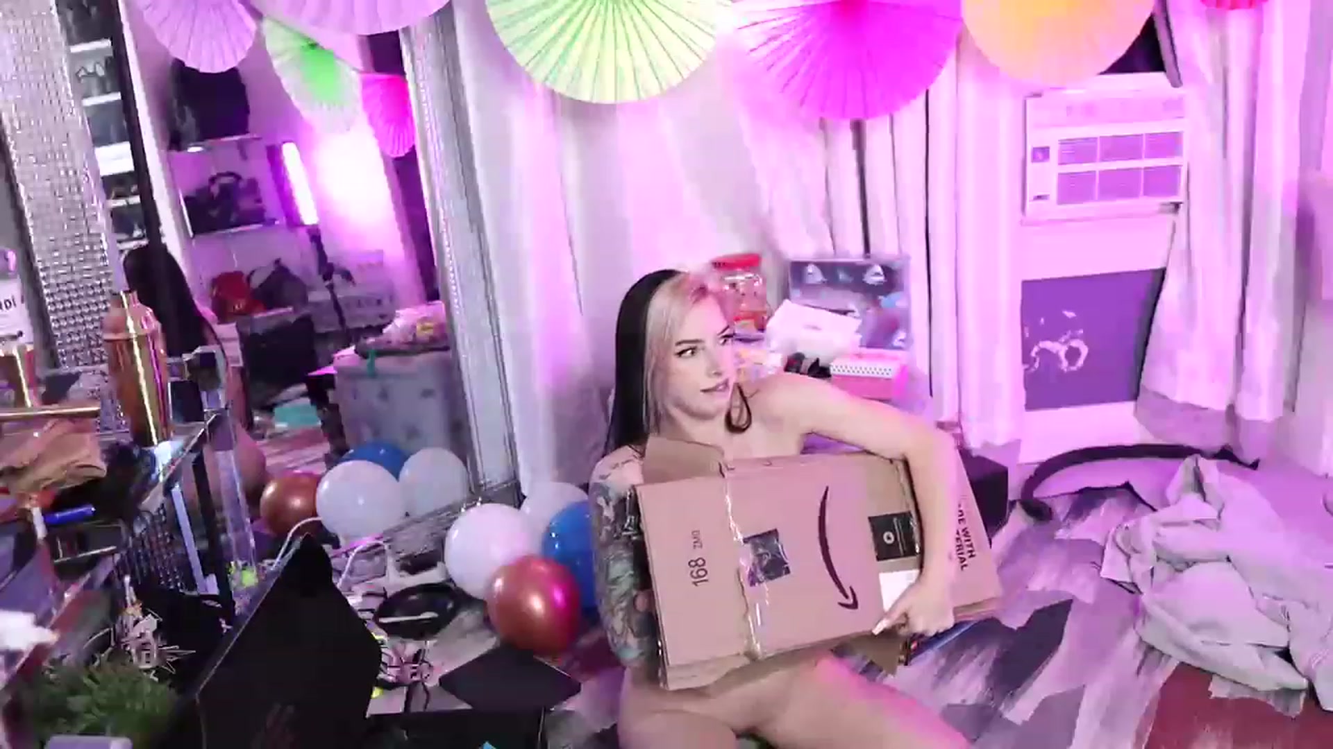 Gallery image thumbnail from Cubbixoxo's myfreecams stream on, 06/26/2023, 04:07 image 1 of 20