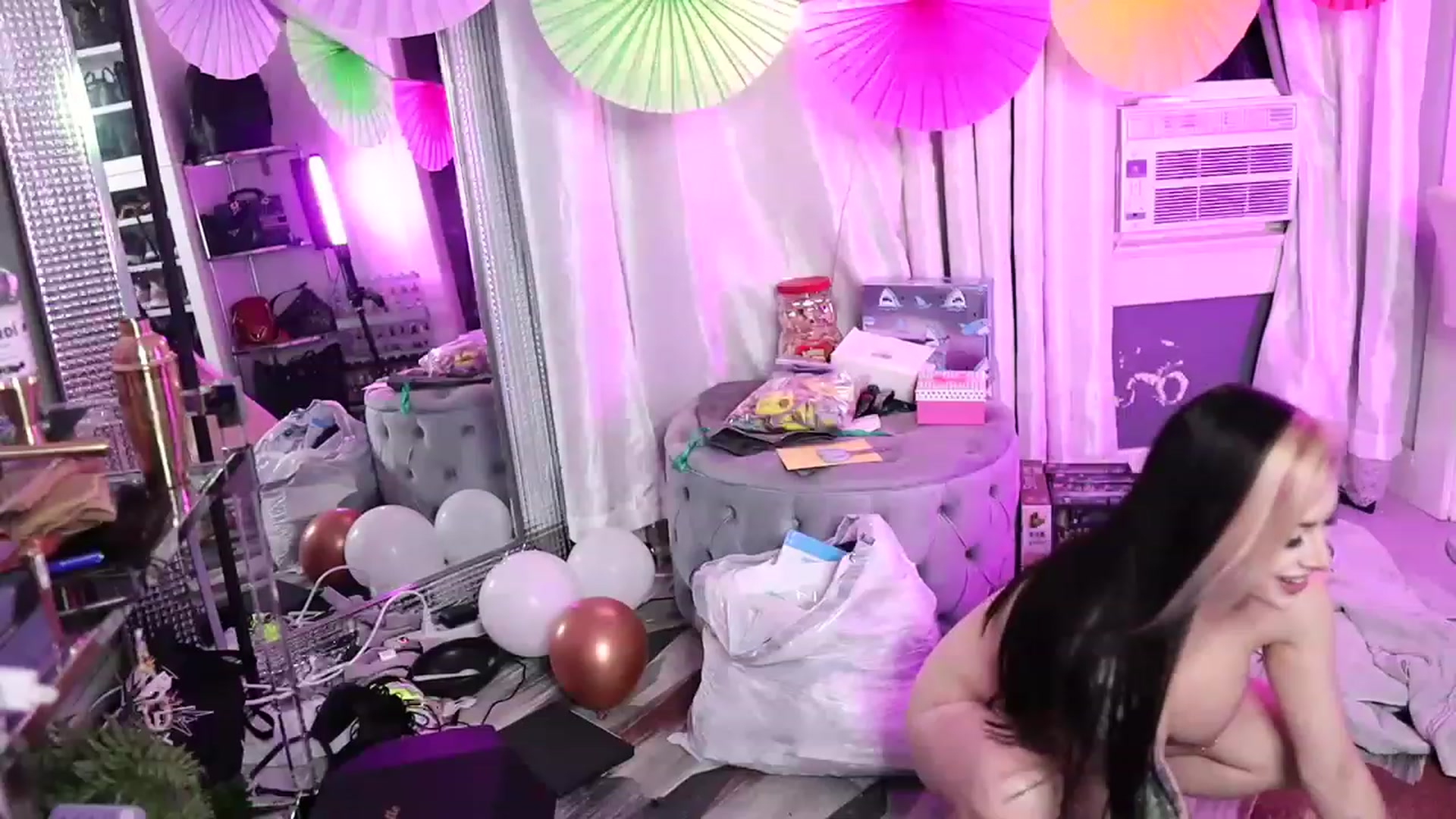 Gallery image thumbnail from Cubbixoxo's myfreecams stream on, 06/26/2023, 04:07 image 8 of 20