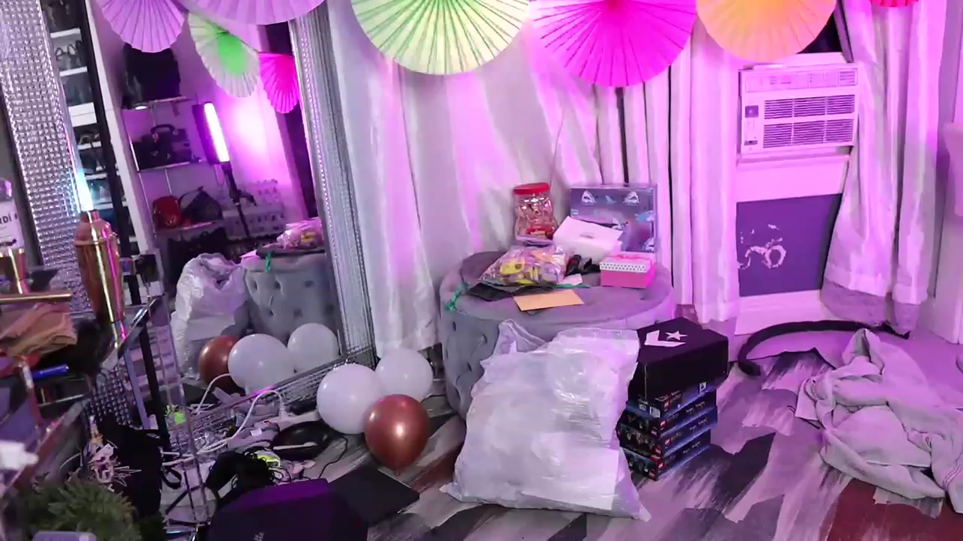 Gallery image thumbnail from Cubbixoxo's myfreecams stream on, 06/26/2023, 04:07 image 6 of 20