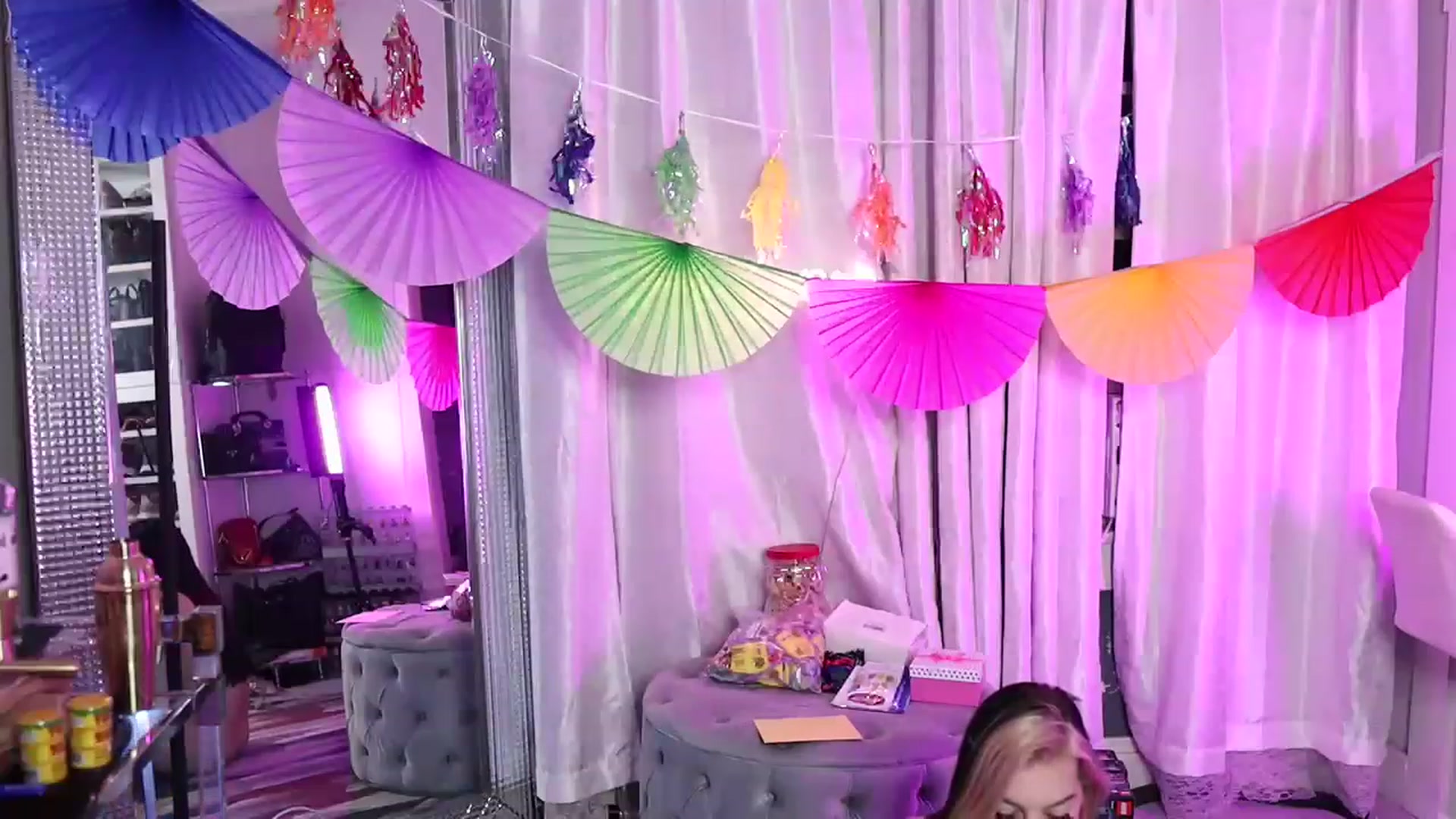 Gallery image thumbnail from Cubbixoxo's myfreecams stream on, 06/26/2023, 04:59 image 17 of 20
