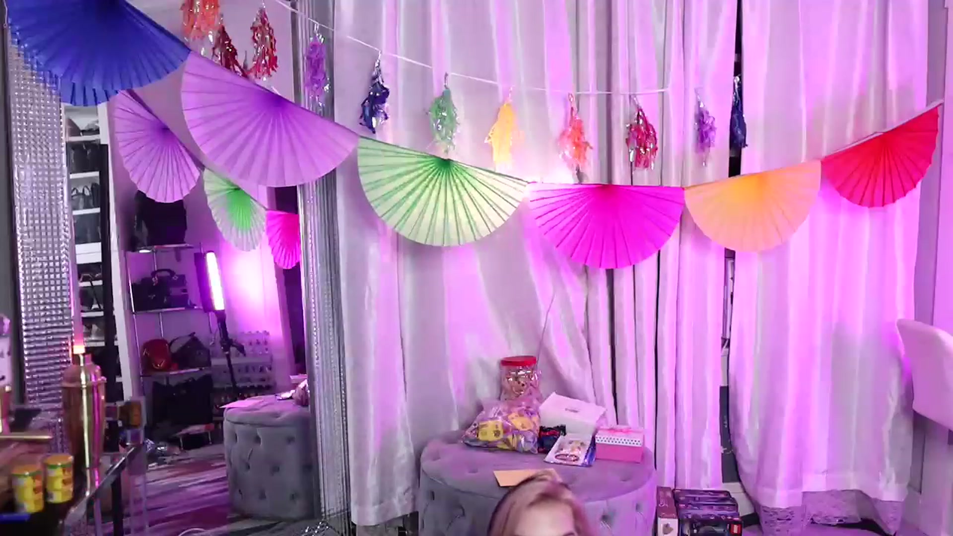 Gallery image thumbnail from Cubbixoxo's myfreecams stream on, 06/26/2023, 04:59 image 19 of 20